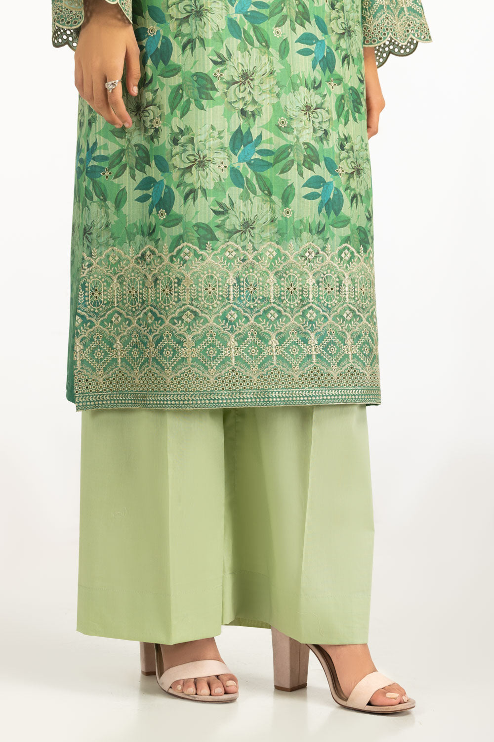 3Pc Lawn Printed Suit With Embroidered