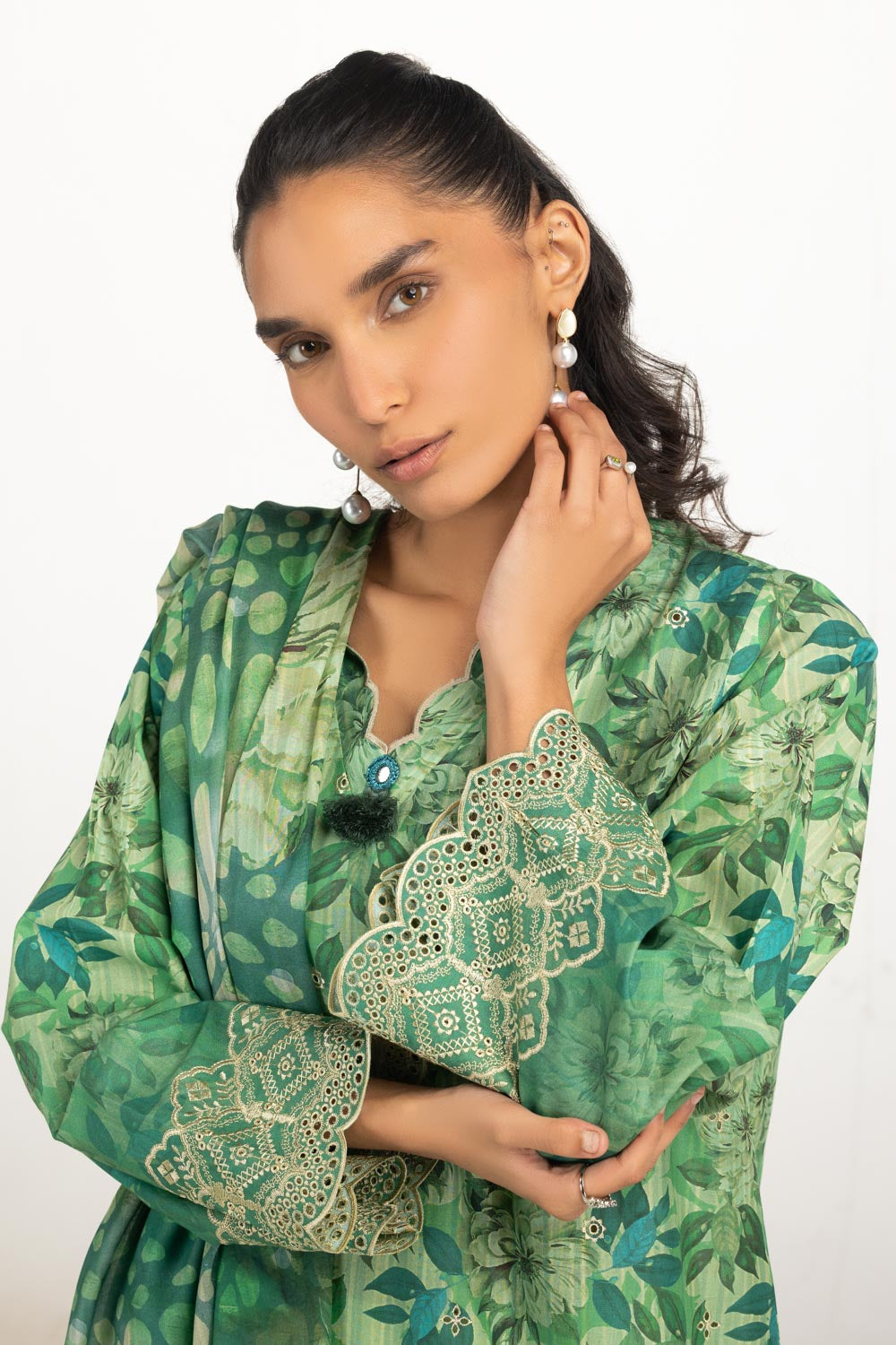 3Pc Lawn Printed Suit With Embroidered