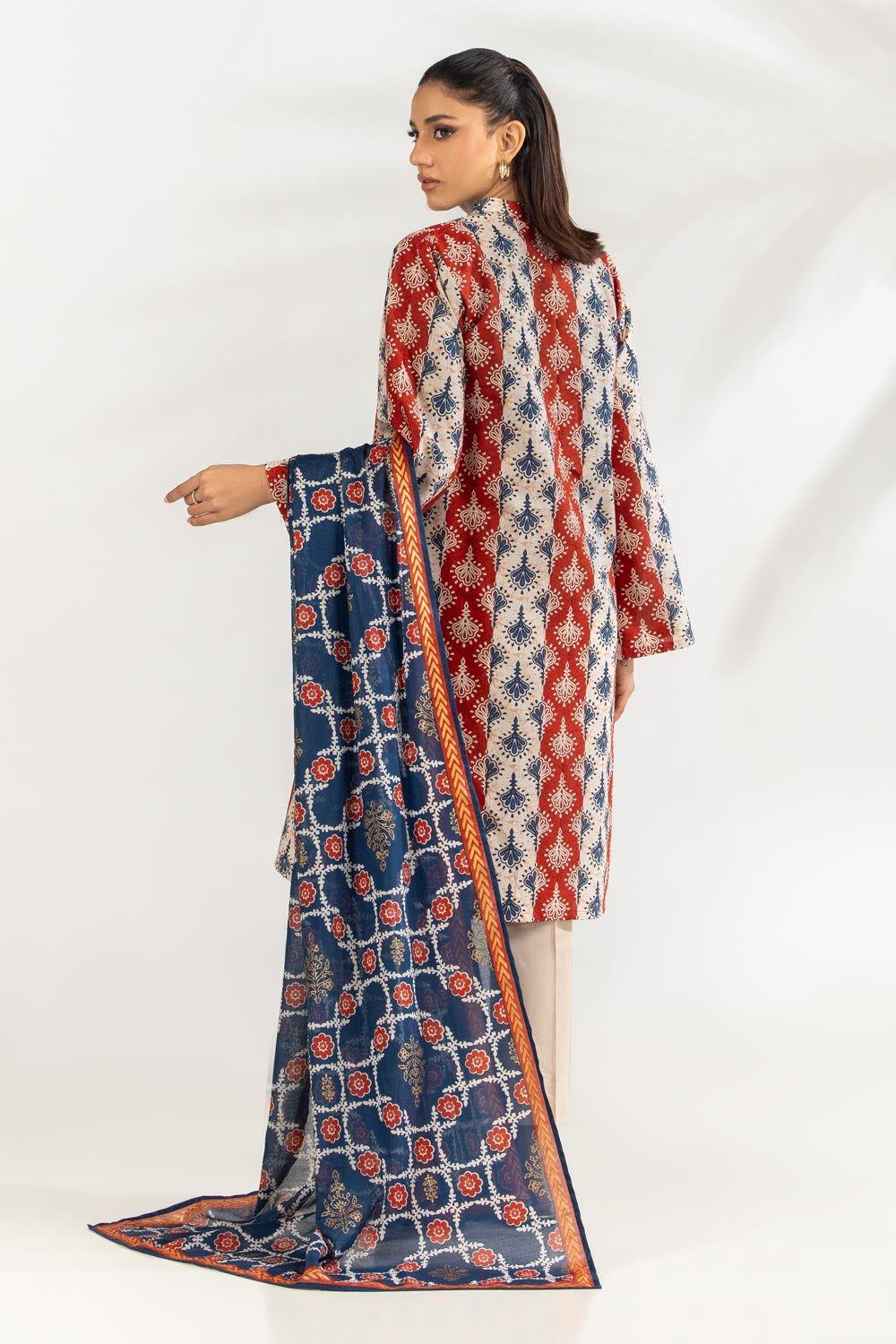 3Pc Lawn Printed Suit With Embroidered
