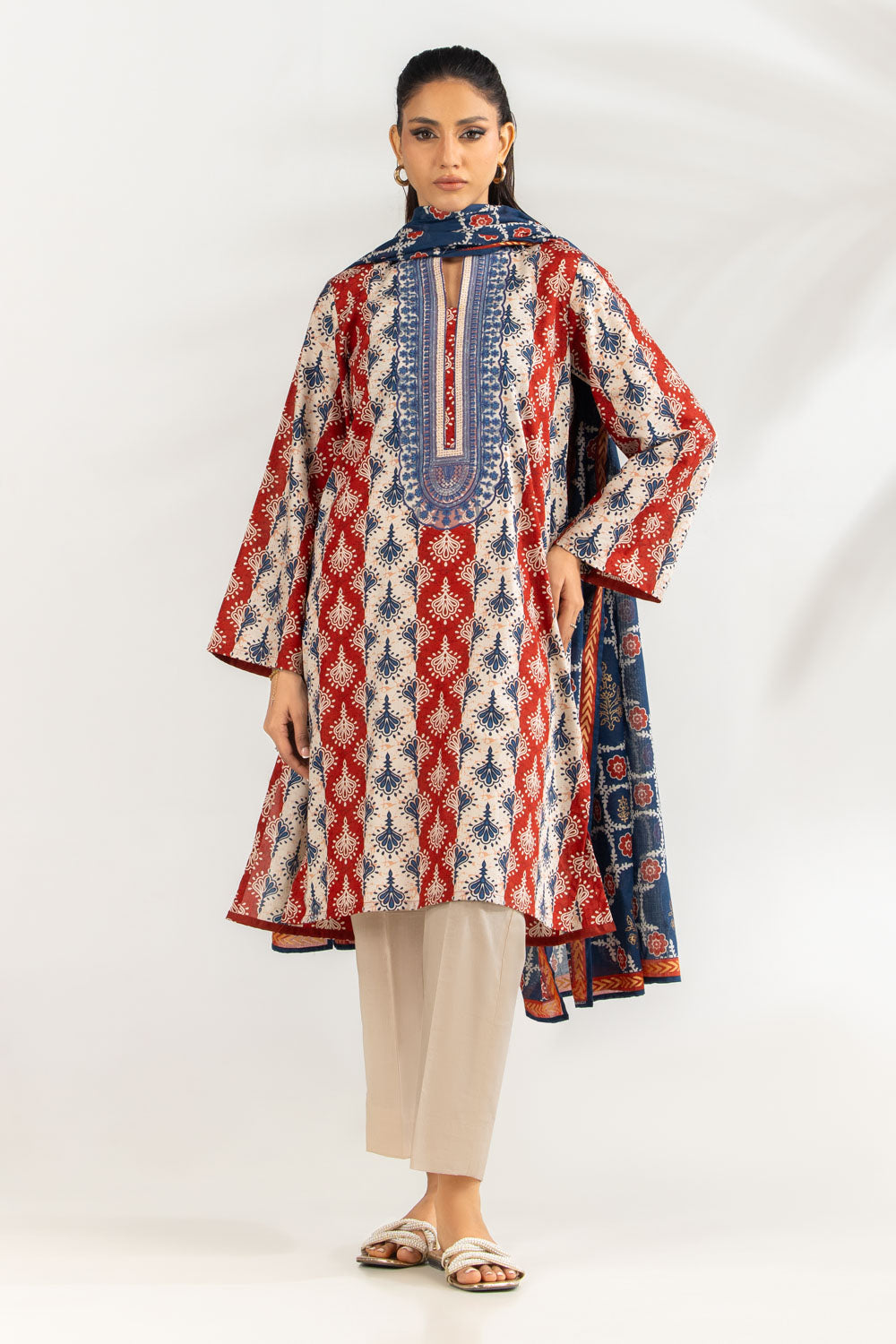 3Pc Lawn Printed Suit With Embroidered