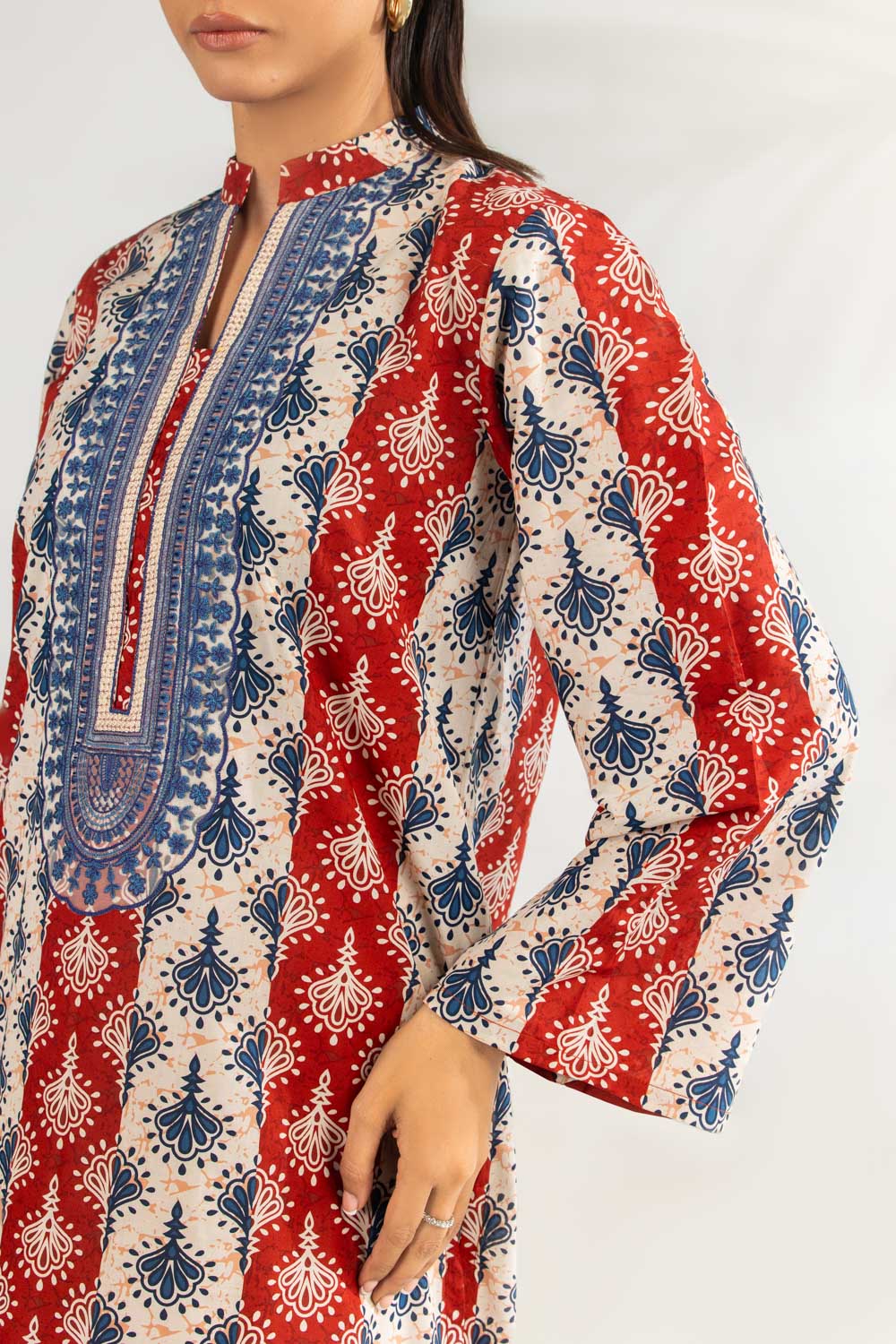 3Pc Lawn Printed Suit With Embroidered