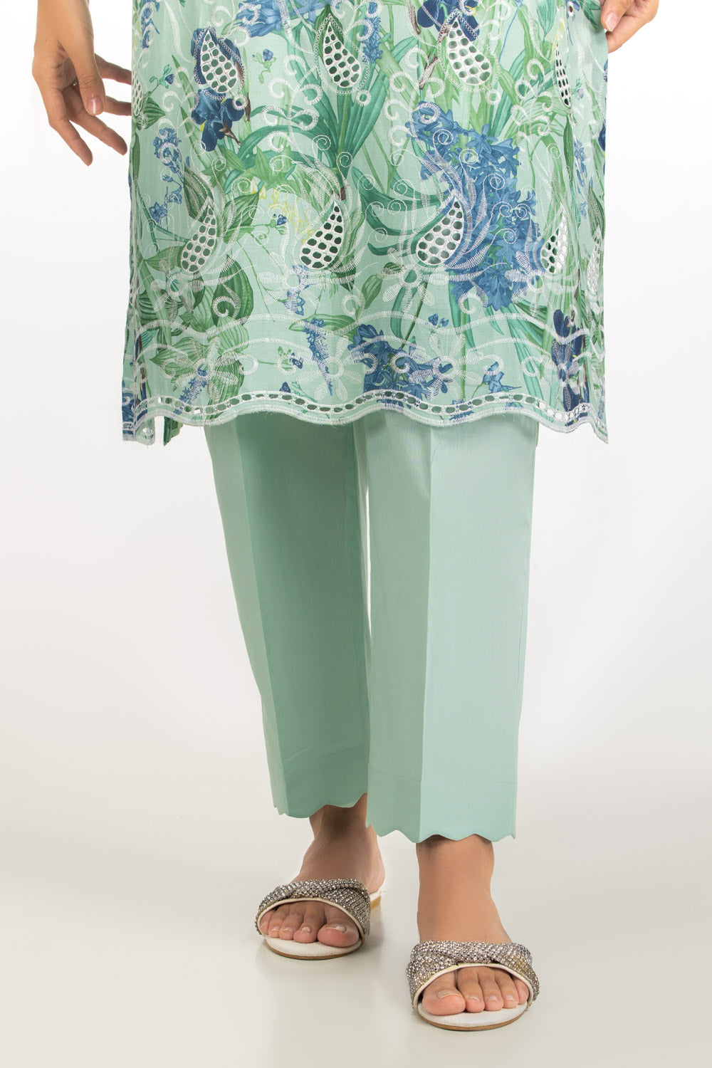 3Pc Lawn Printed Suit With Embroidered