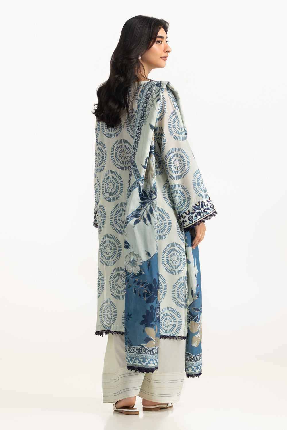 3Pc Lawn Printed Suit With Embroidered