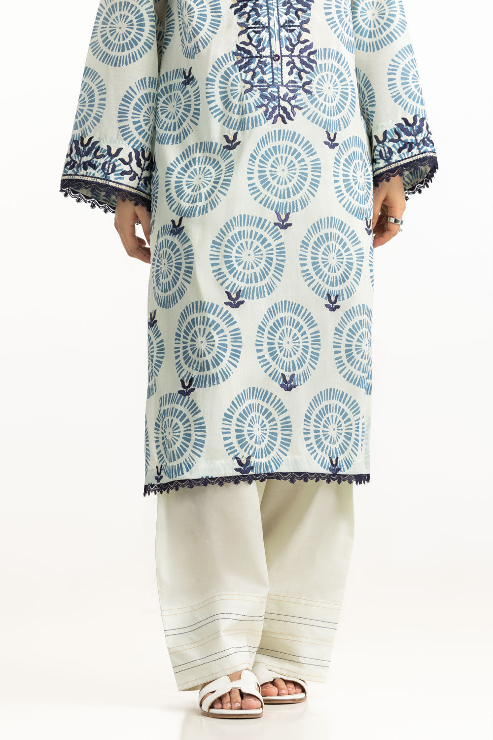 3Pc Lawn Printed Suit With Embroidered