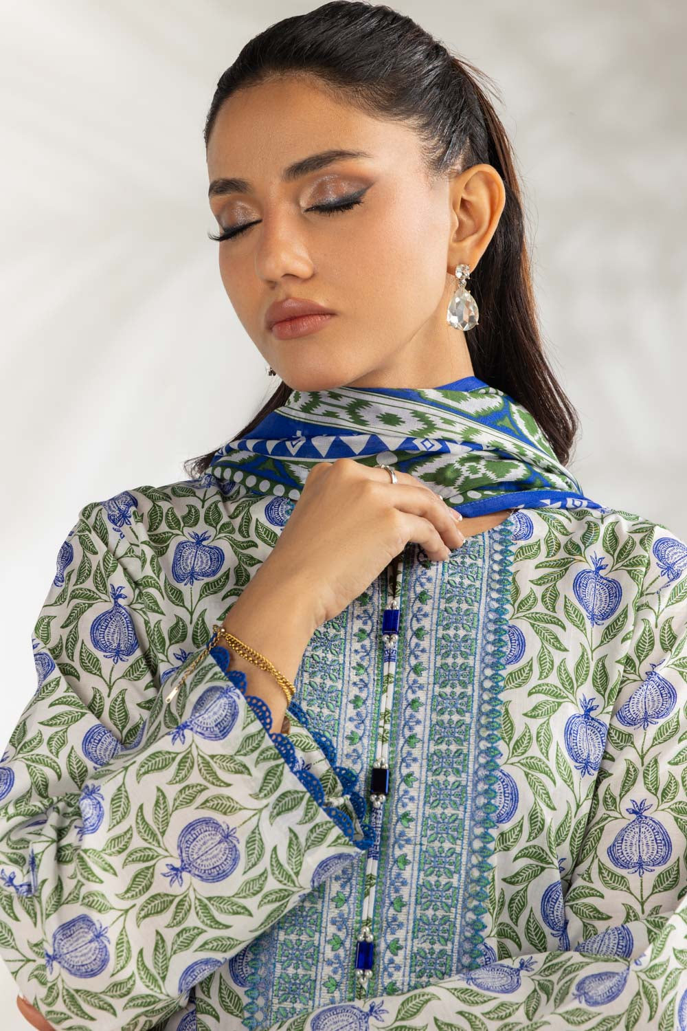 3Pc Lawn Printed Suit With Embroidered