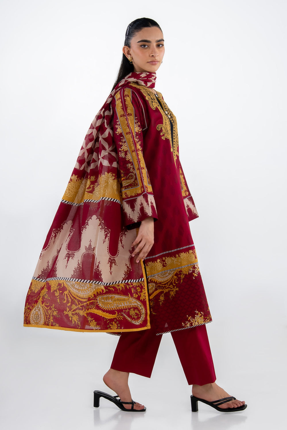 3Pc Lawn Printed Suit With Embroidered