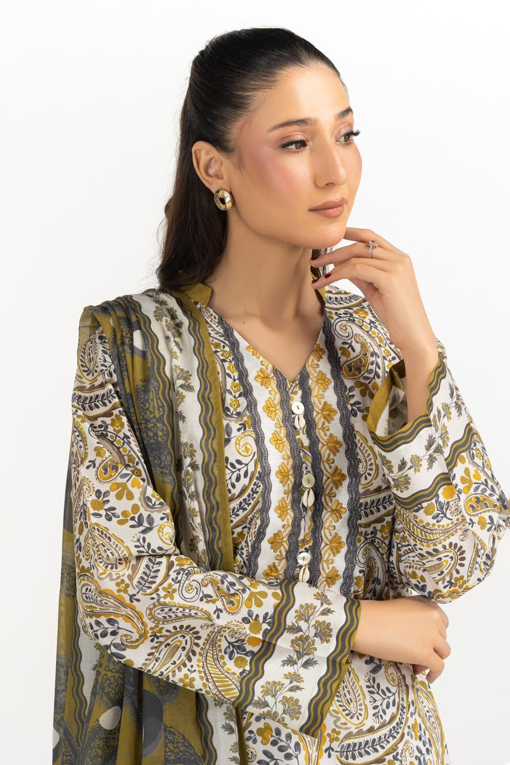3Pc Lawn Printed Suit With Embroidered