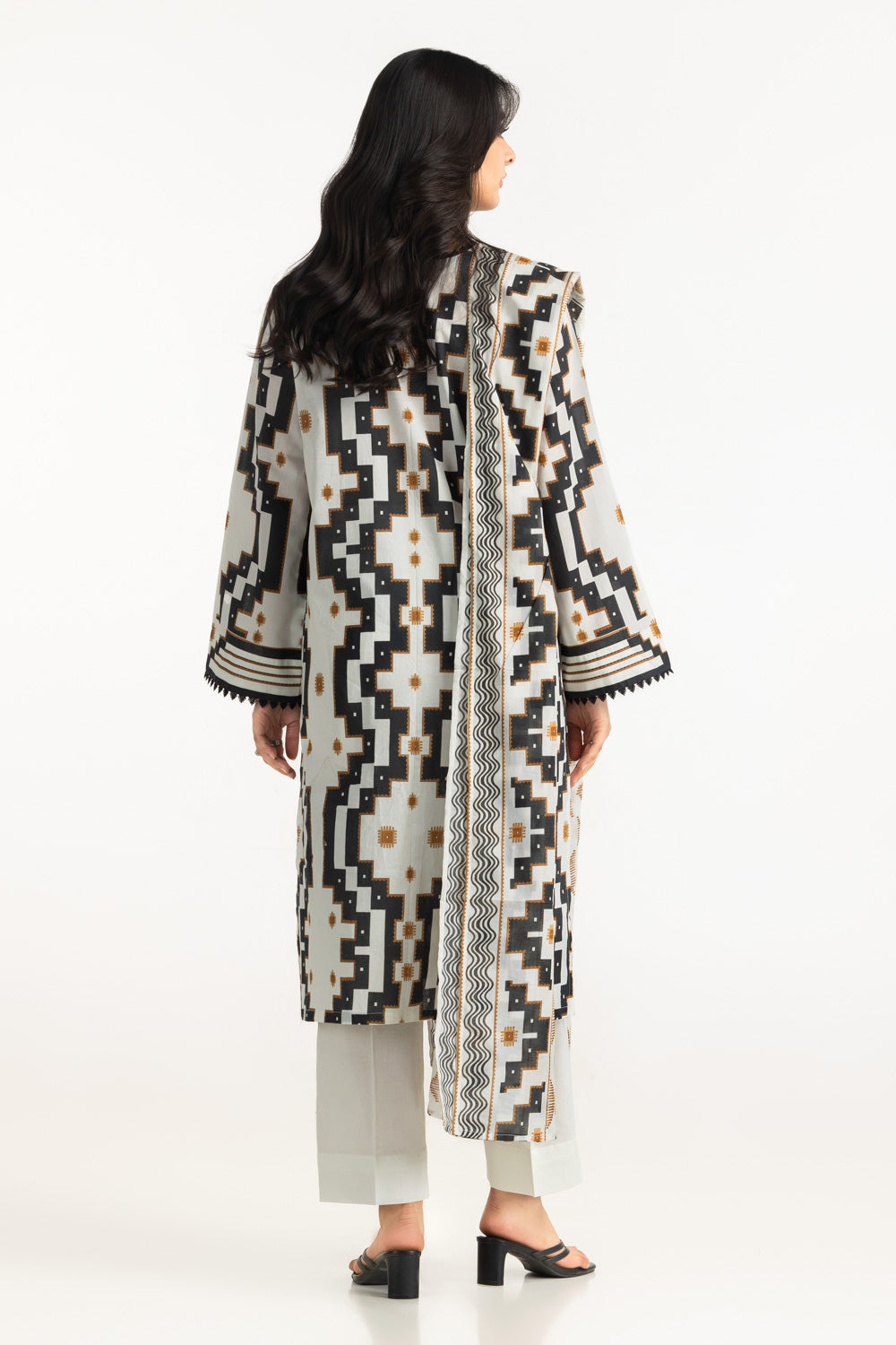 3Pc Lawn Printed Suit With Embroidered