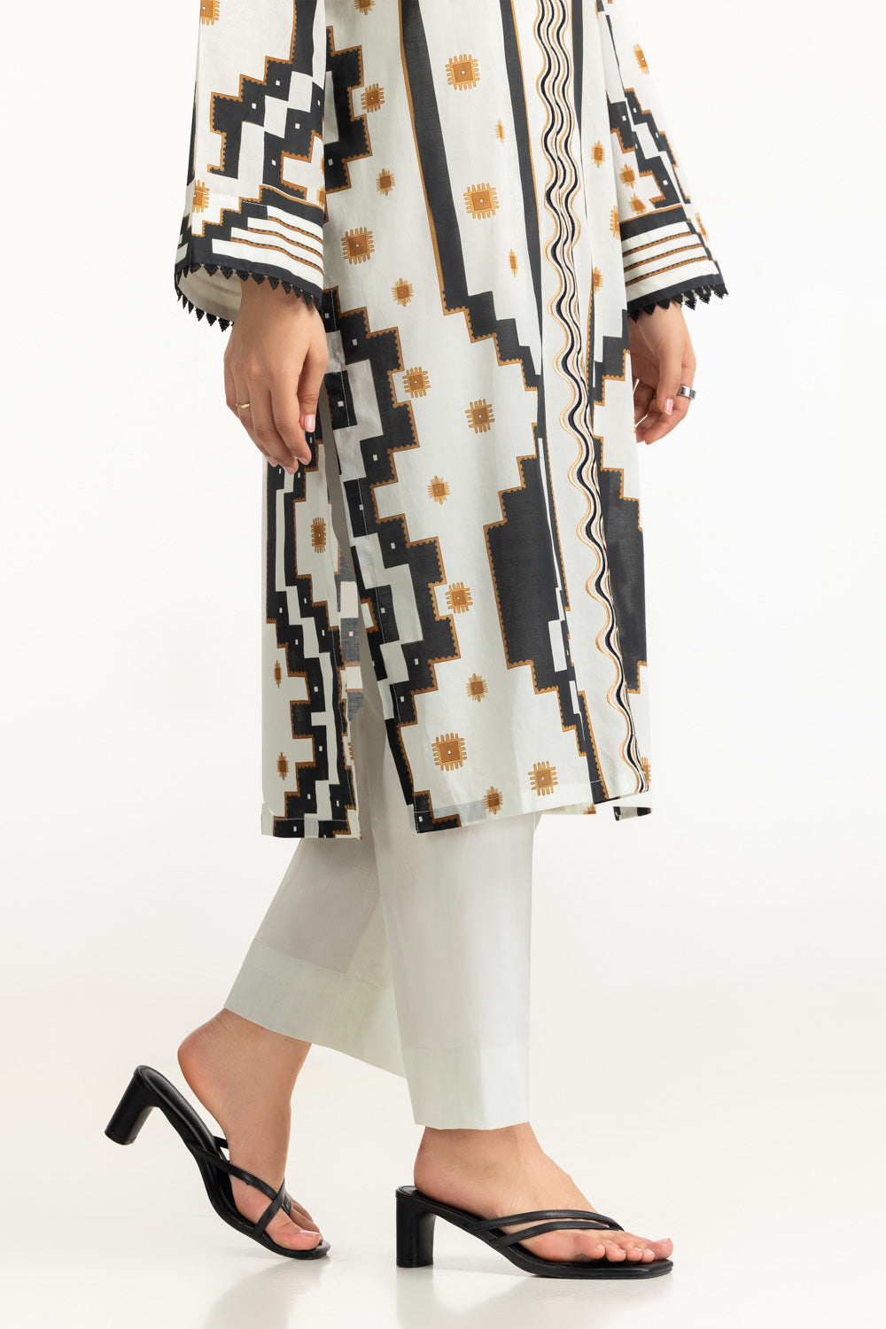 3Pc Lawn Printed Suit With Embroidered