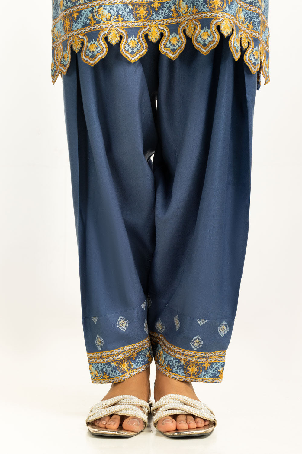 3Pc Pashmina Embroidered Suit