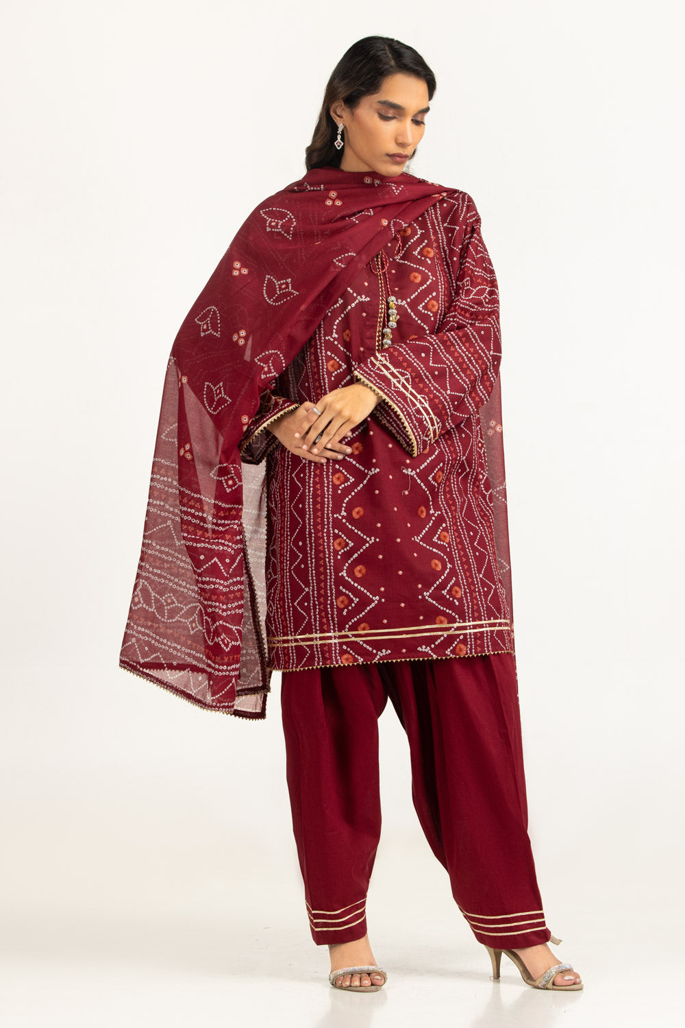 https://cdn.shopify.com/s/files/1/0706/3253/8159/files/3PCPrintedLawnSuitIUSTKSD-2141_front-2.jpg?v=1774945281