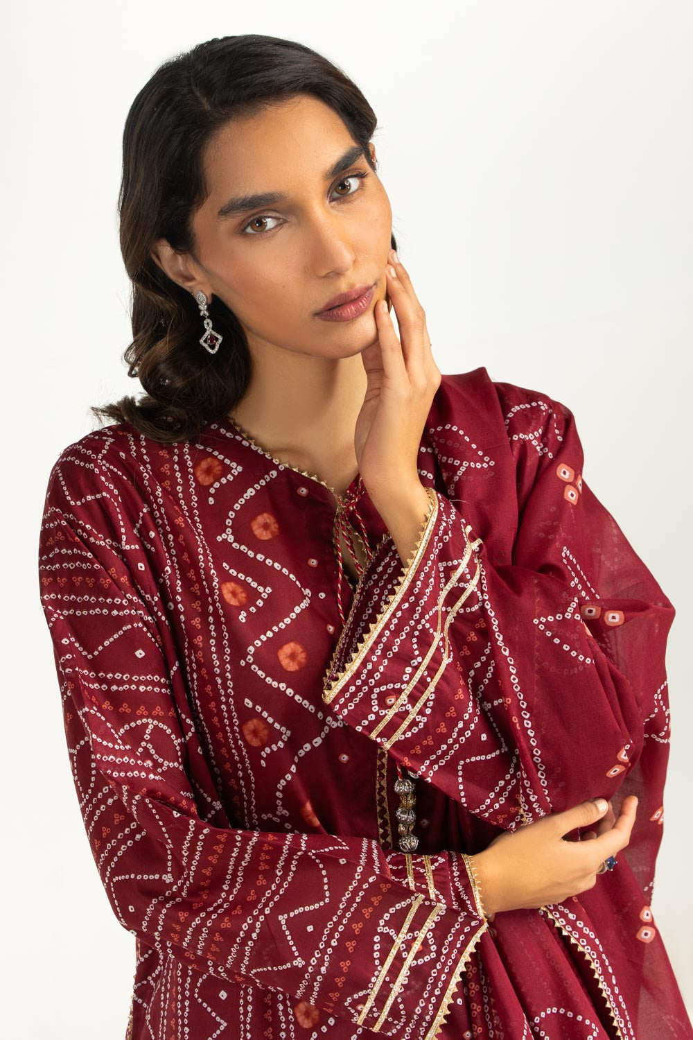 https://cdn.shopify.com/s/files/1/0706/3253/8159/files/3PCPrintedLawnSuitIUSTKSD-2141_sleeve.jpg?v=1774945281