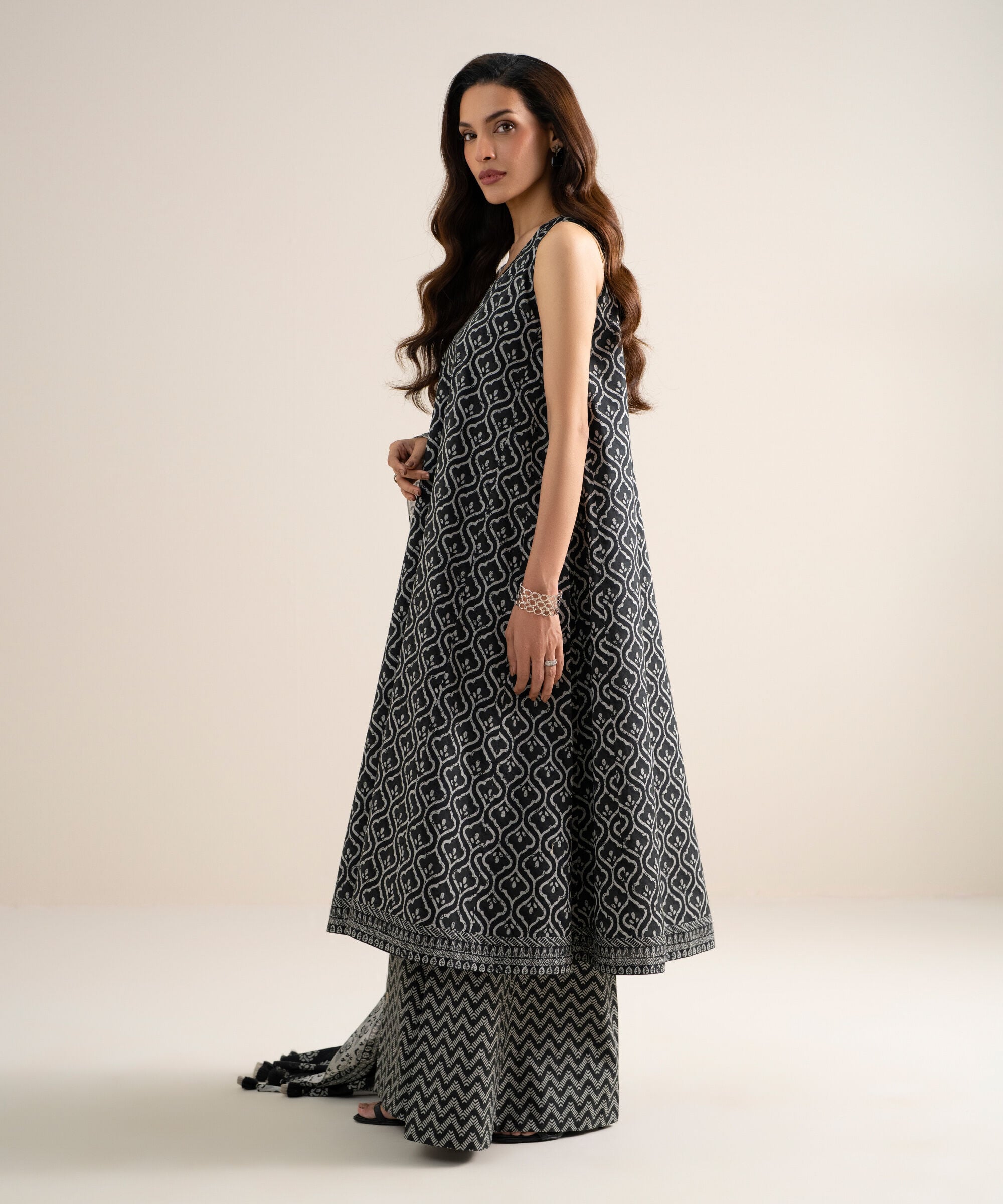 3 Piece - Printed Lawn Suit 3PDYS26V7117