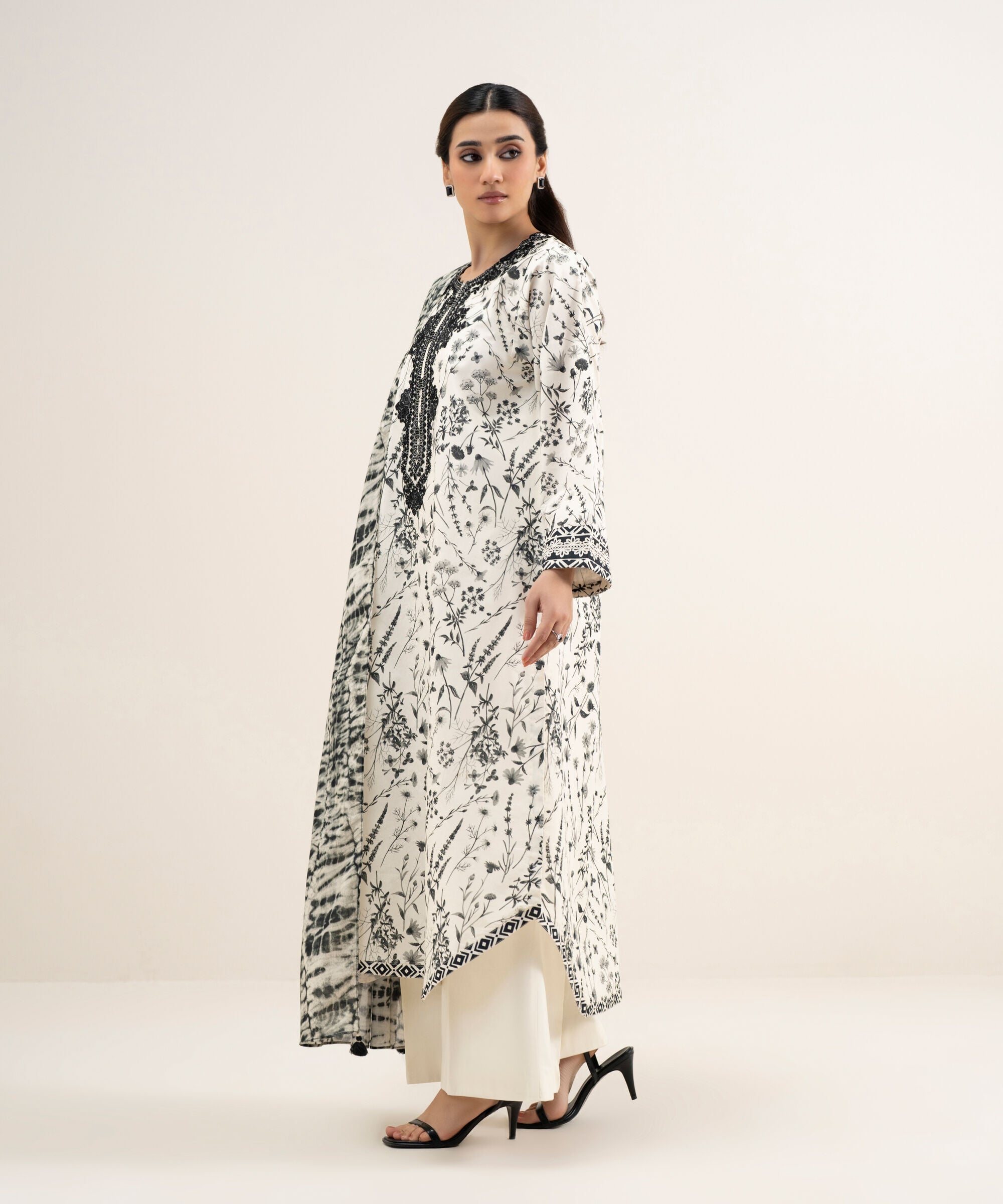 3 Piece - Embroidered Lawn Suit