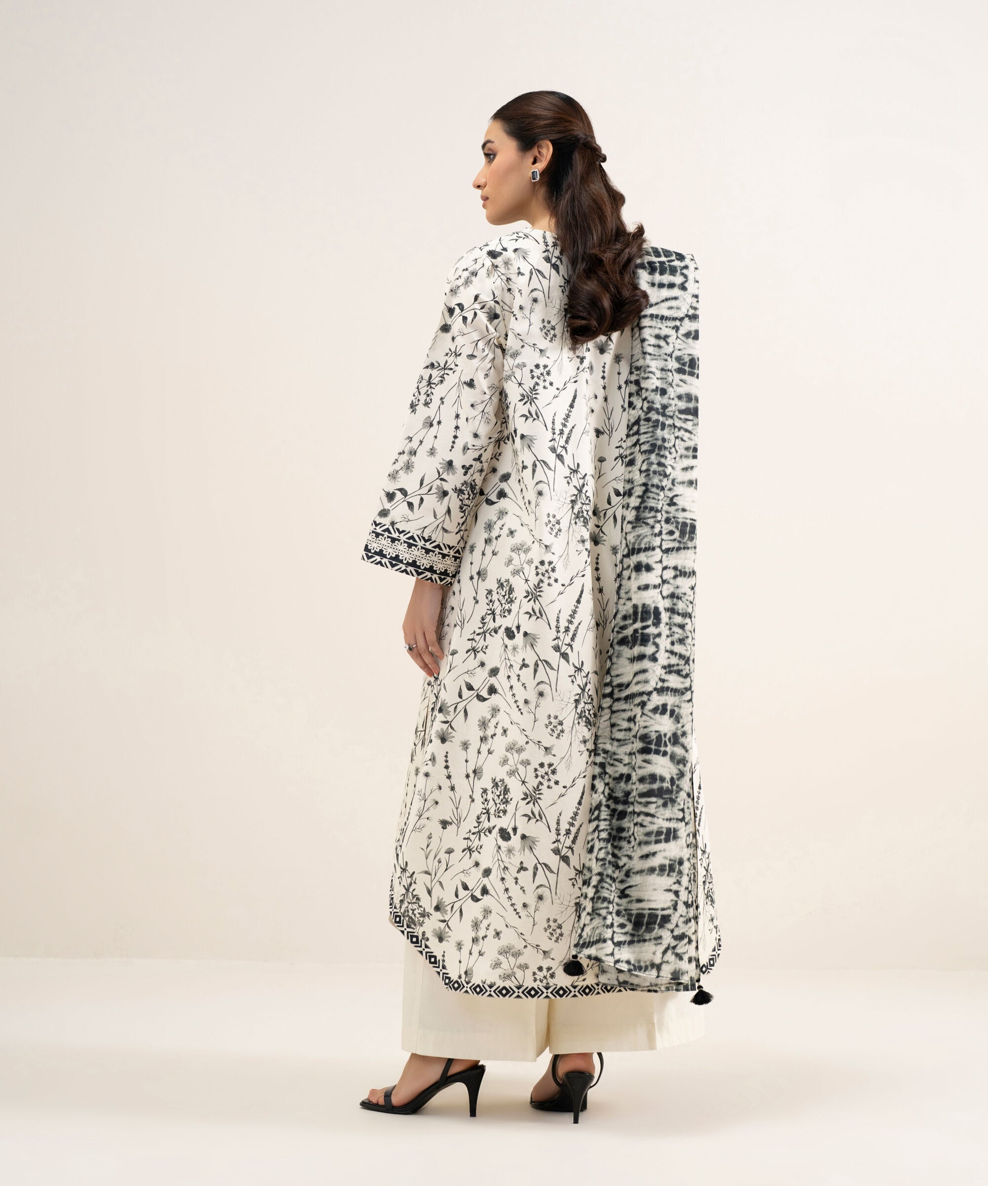3 Piece - Embroidered Lawn Suit