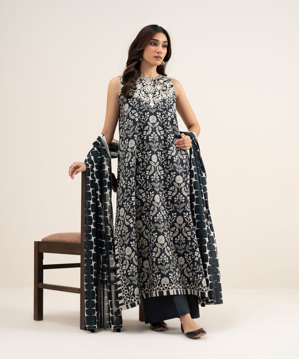 3 Piece - Embroidered Lawn Suit