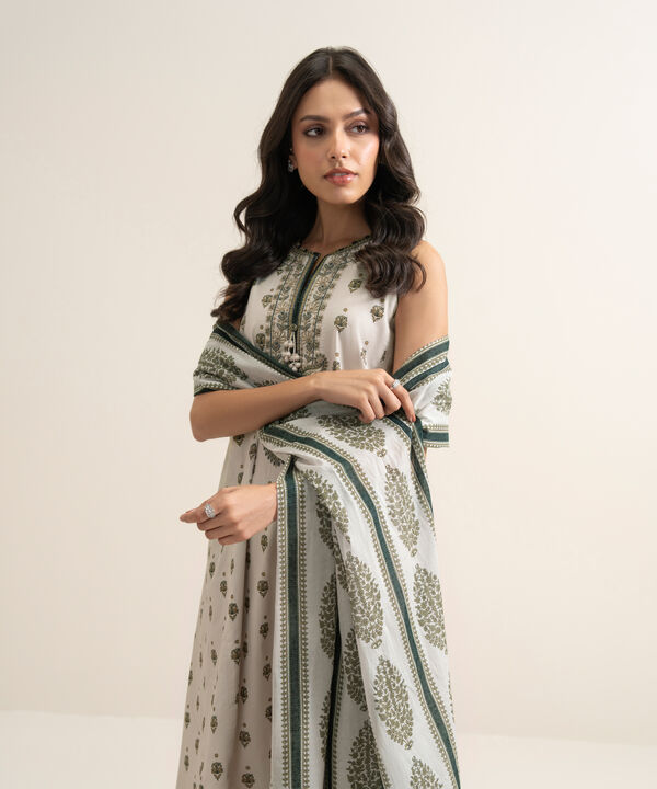 3 Piece - Embroidered Lawn Suit
