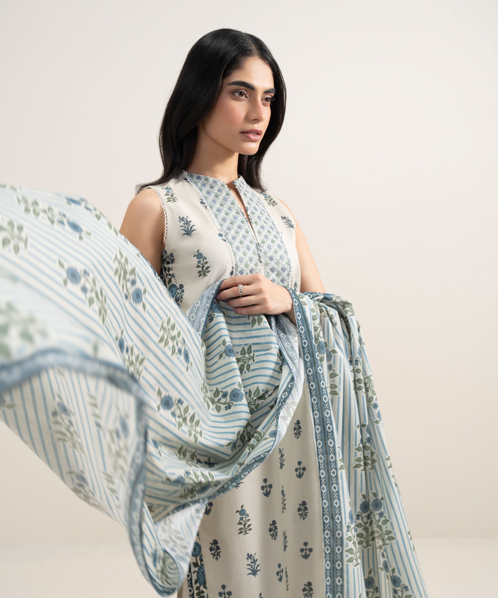 3 Piece - Embroidered Lawn Suit