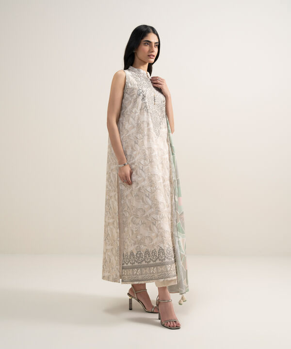 3 Piece - Embroidered Lawn Suit