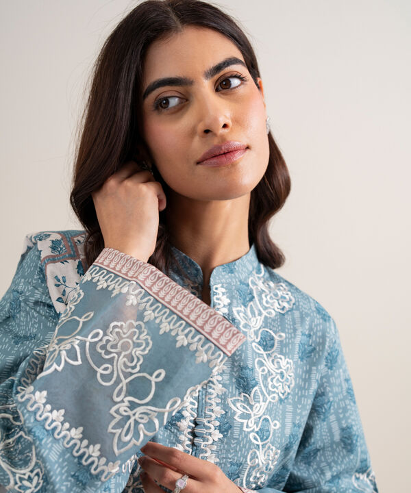 3 Piece - Embroidered Lawn Suit