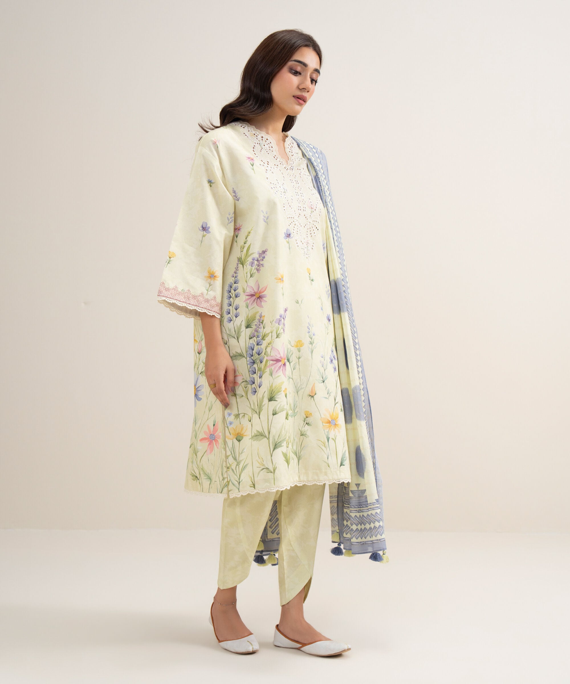3 Piece - Embroidered Zari Lawn Suit