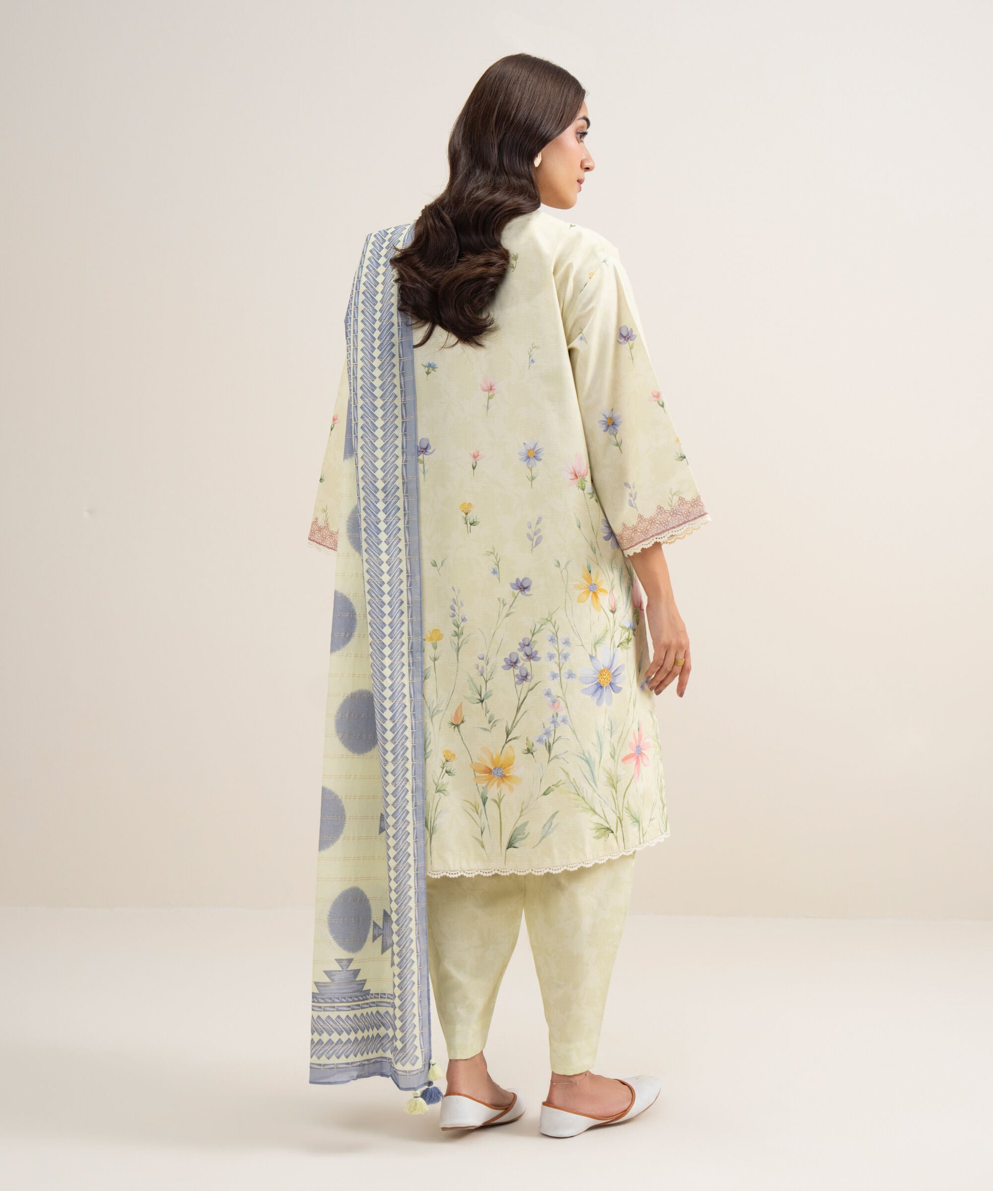 3 Piece - Embroidered Zari Lawn Suit
