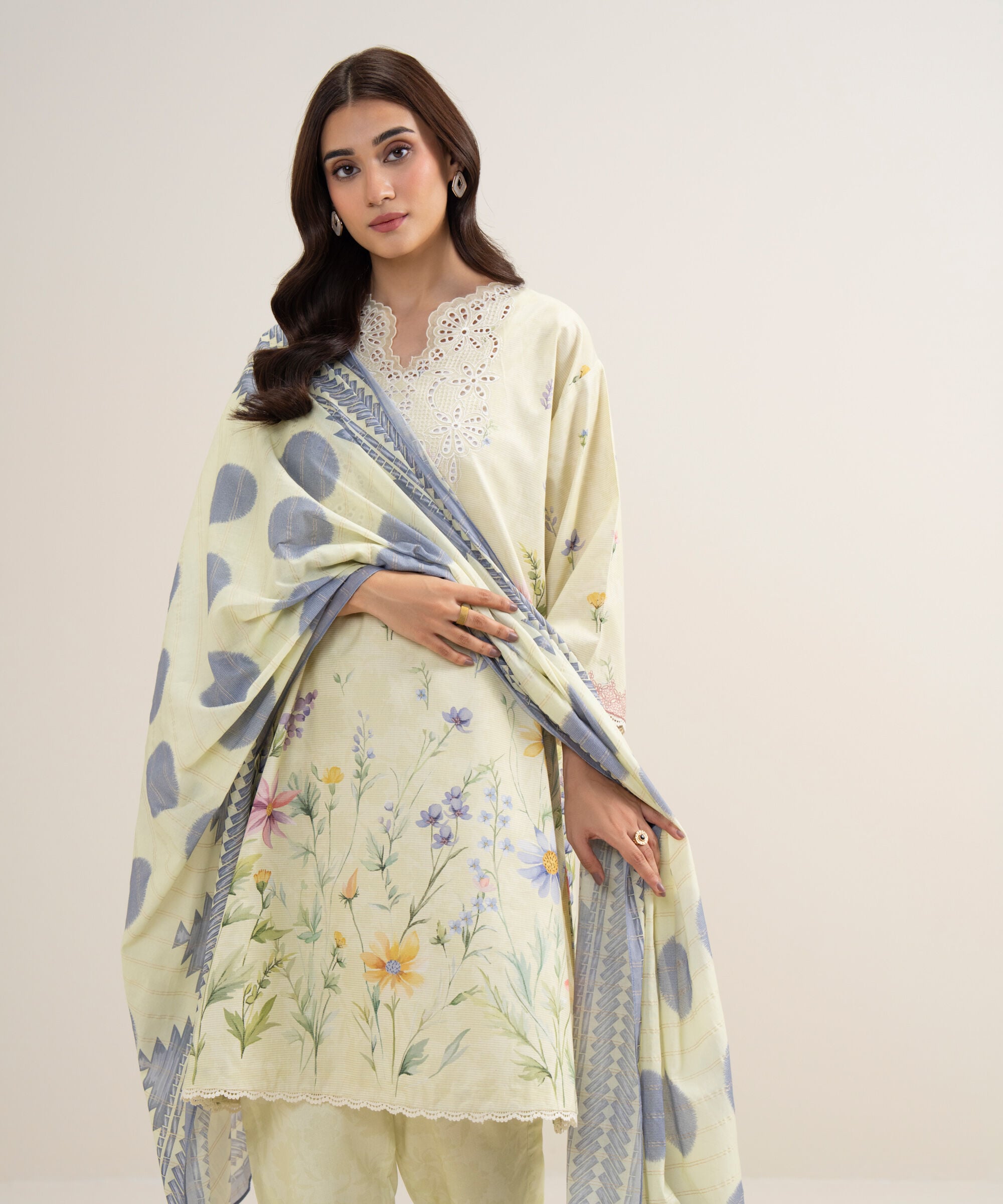 3 Piece - Embroidered Zari Lawn Suit