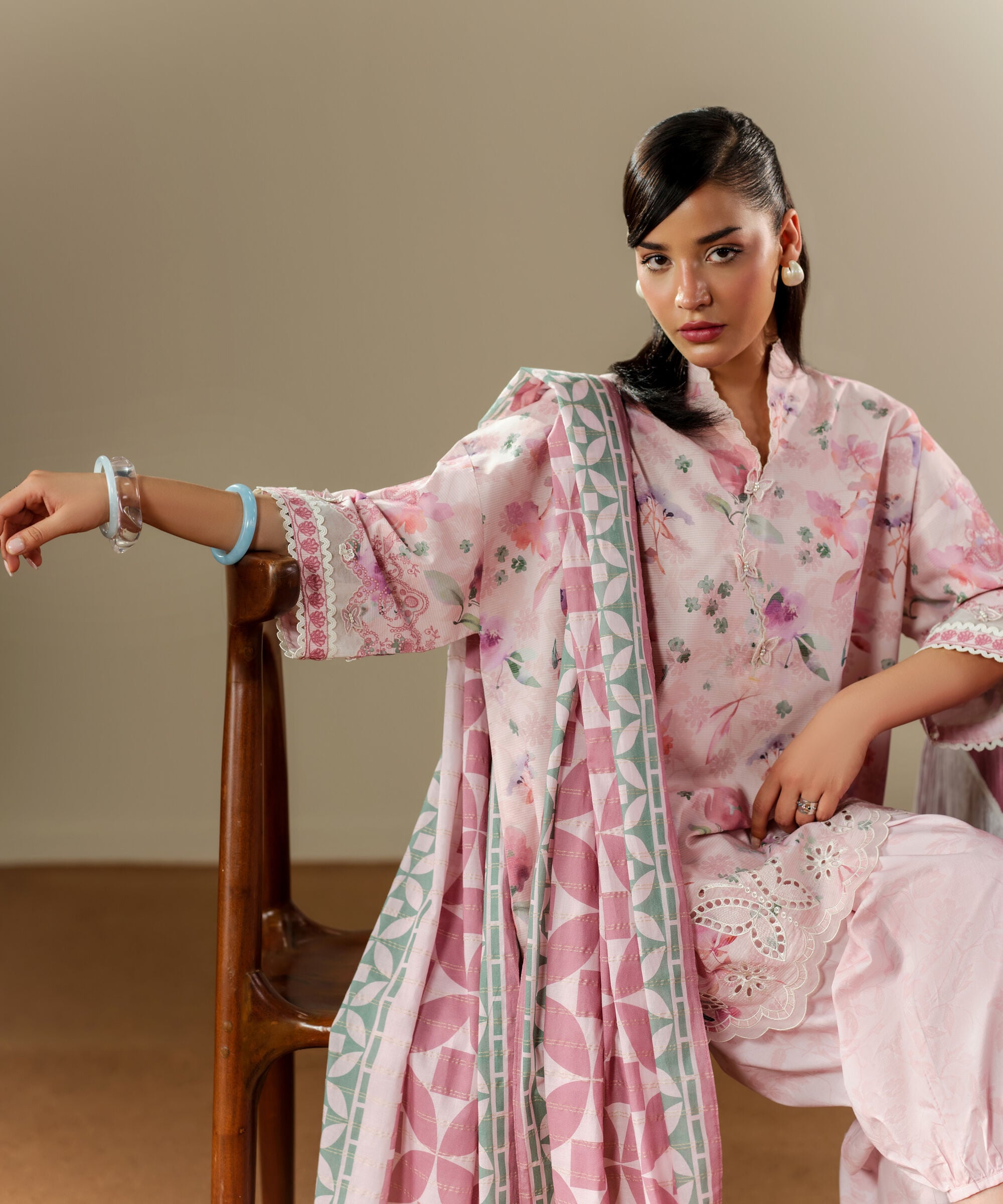 3 Piece - Embroidered Zari Lawn Suit