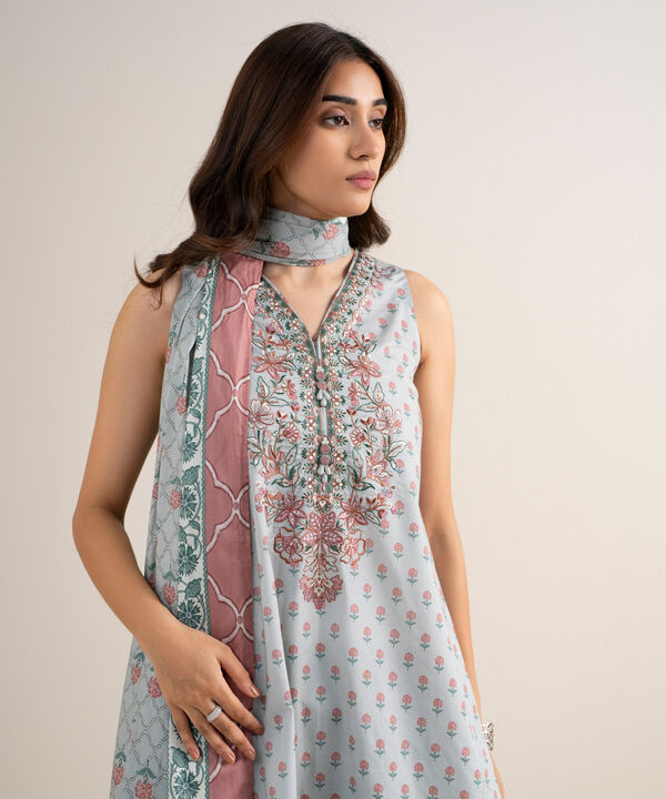 3 Piece - Embroidered Lawn Suit