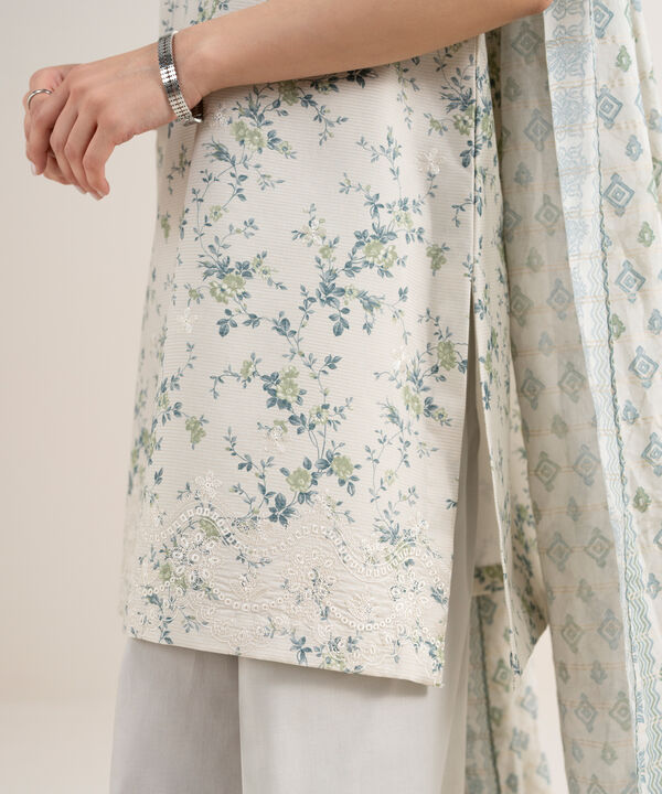 3 Piece - Embroidered Zari Lawn Suit