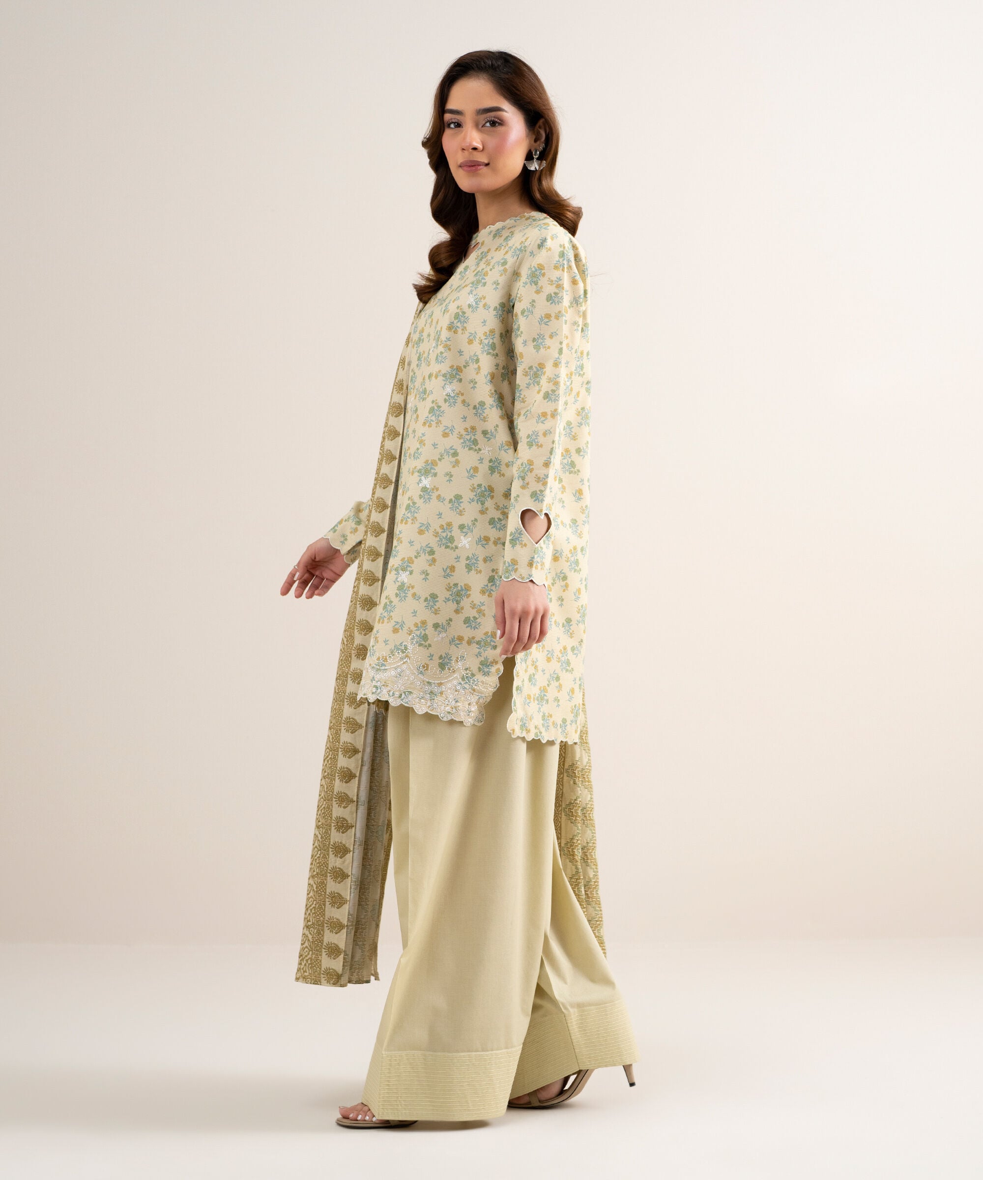 3 Piece - Embroidered Zari Lawn Suit
