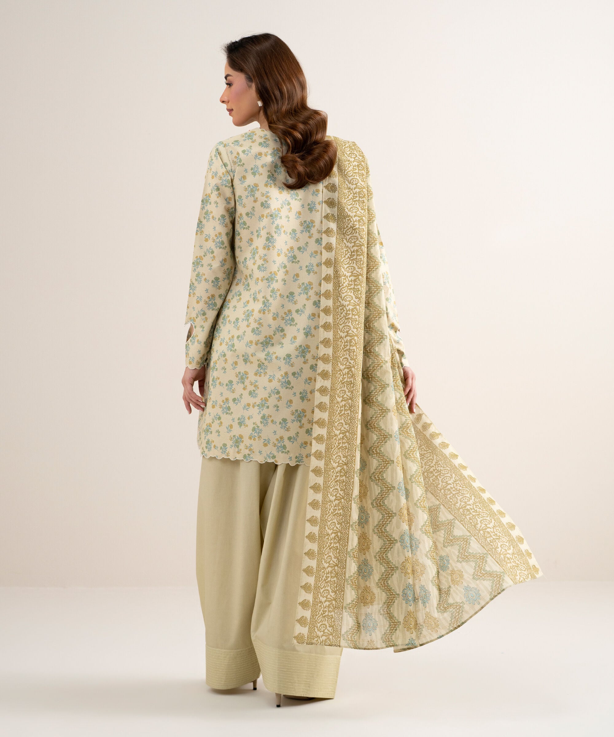 3 Piece - Embroidered Zari Lawn Suit