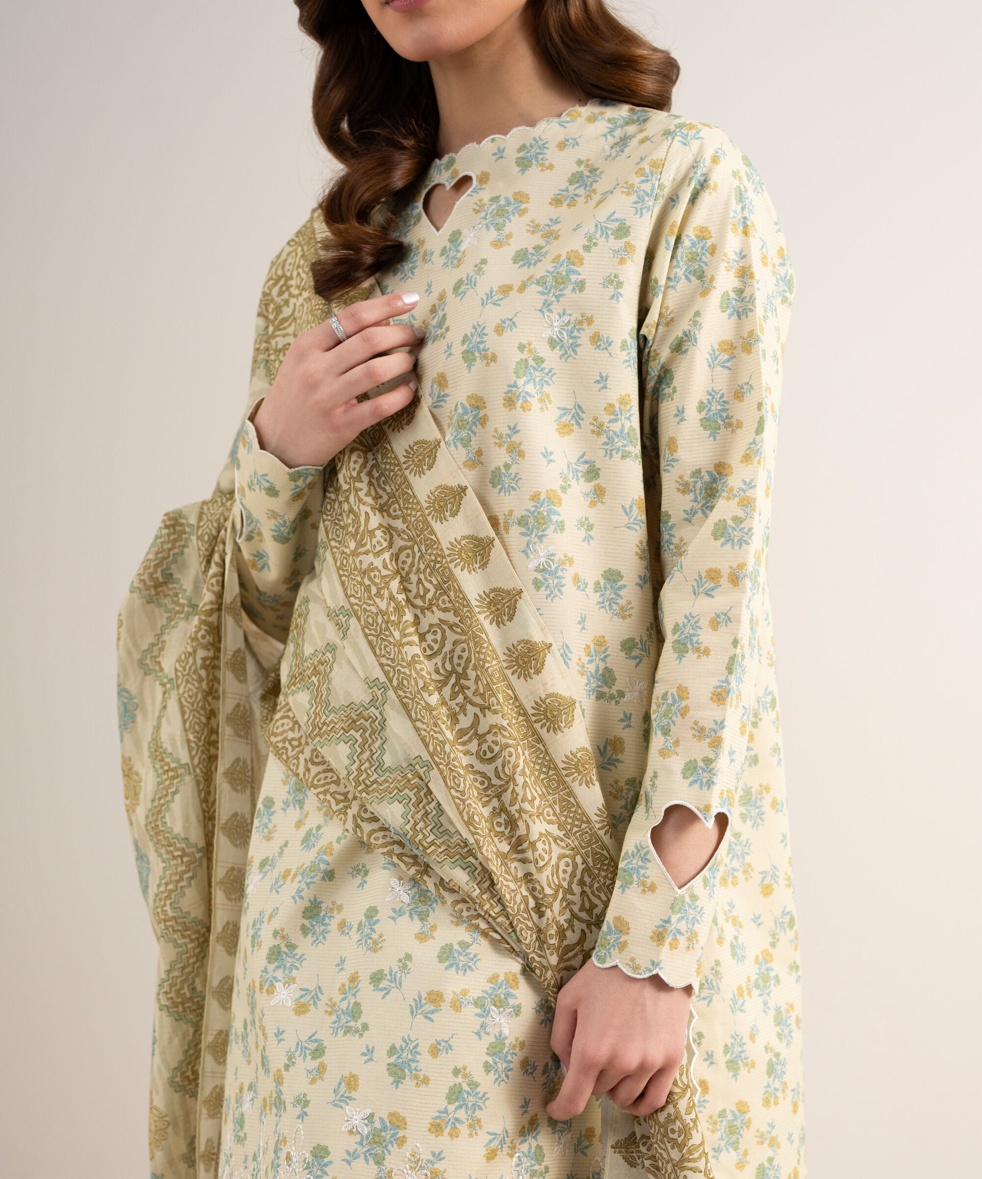 3 Piece - Embroidered Zari Lawn Suit