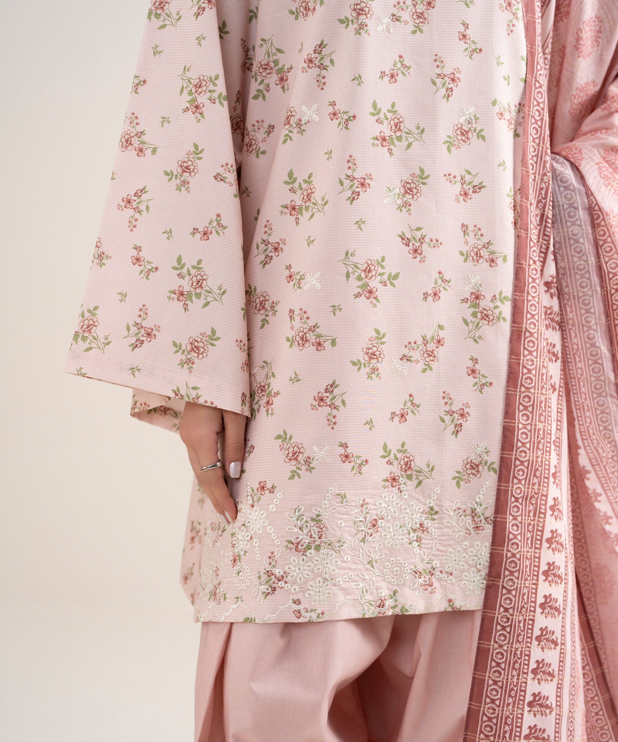 3 Piece - Embroidered Zari Lawn Suit