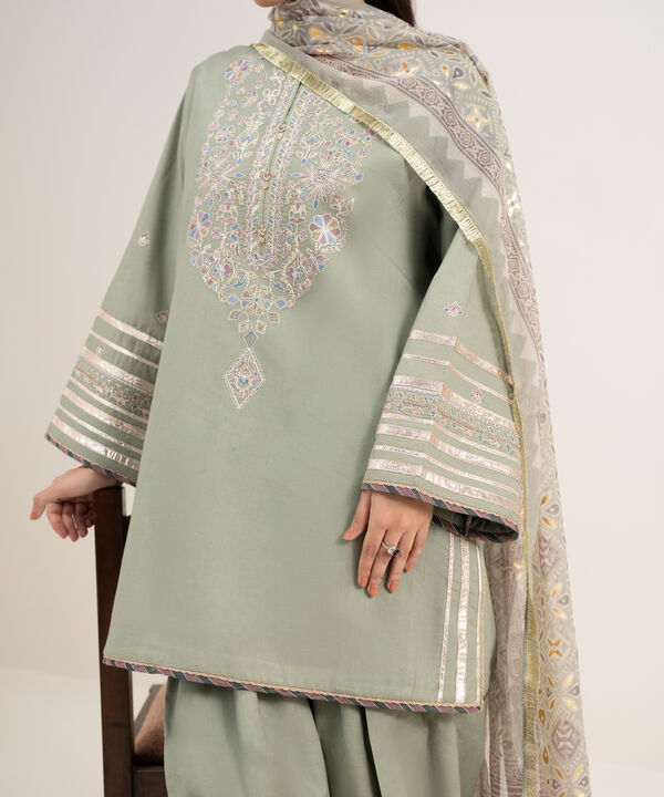 3 Piece - Embroidered Lawn Suit
