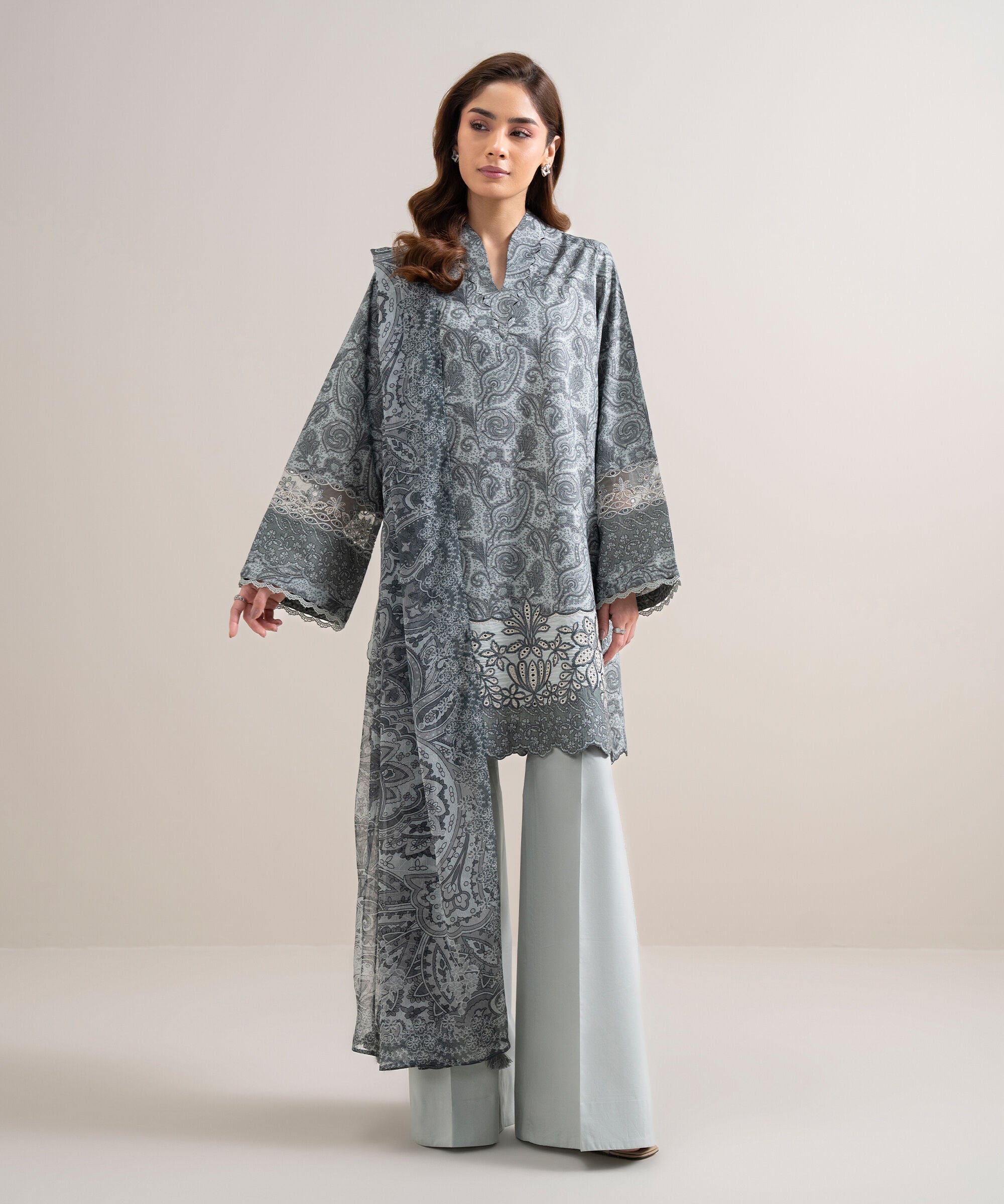 3 Piece - Embroidered Zari Lawn Suit