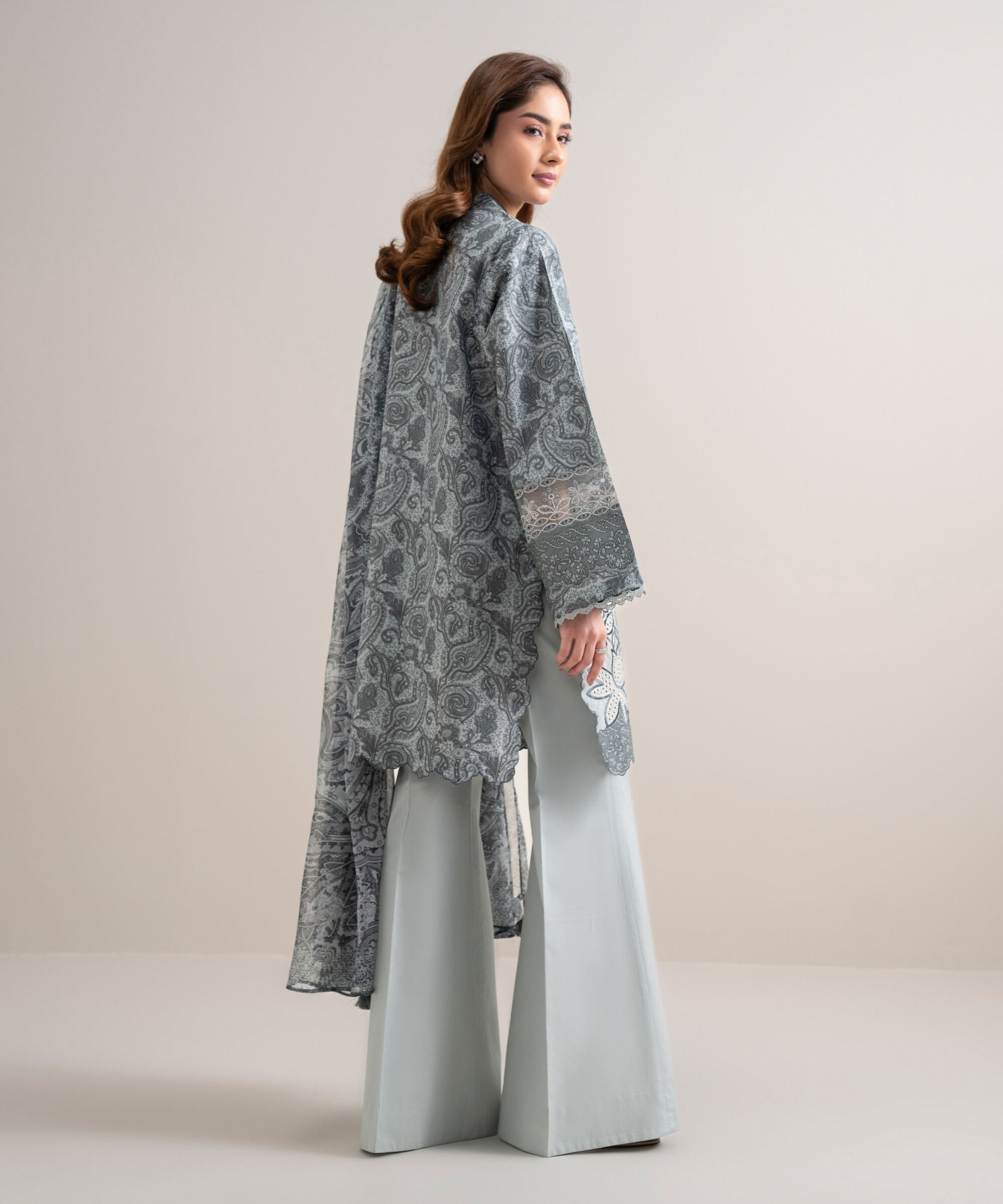 3 Piece - Embroidered Zari Lawn Suit