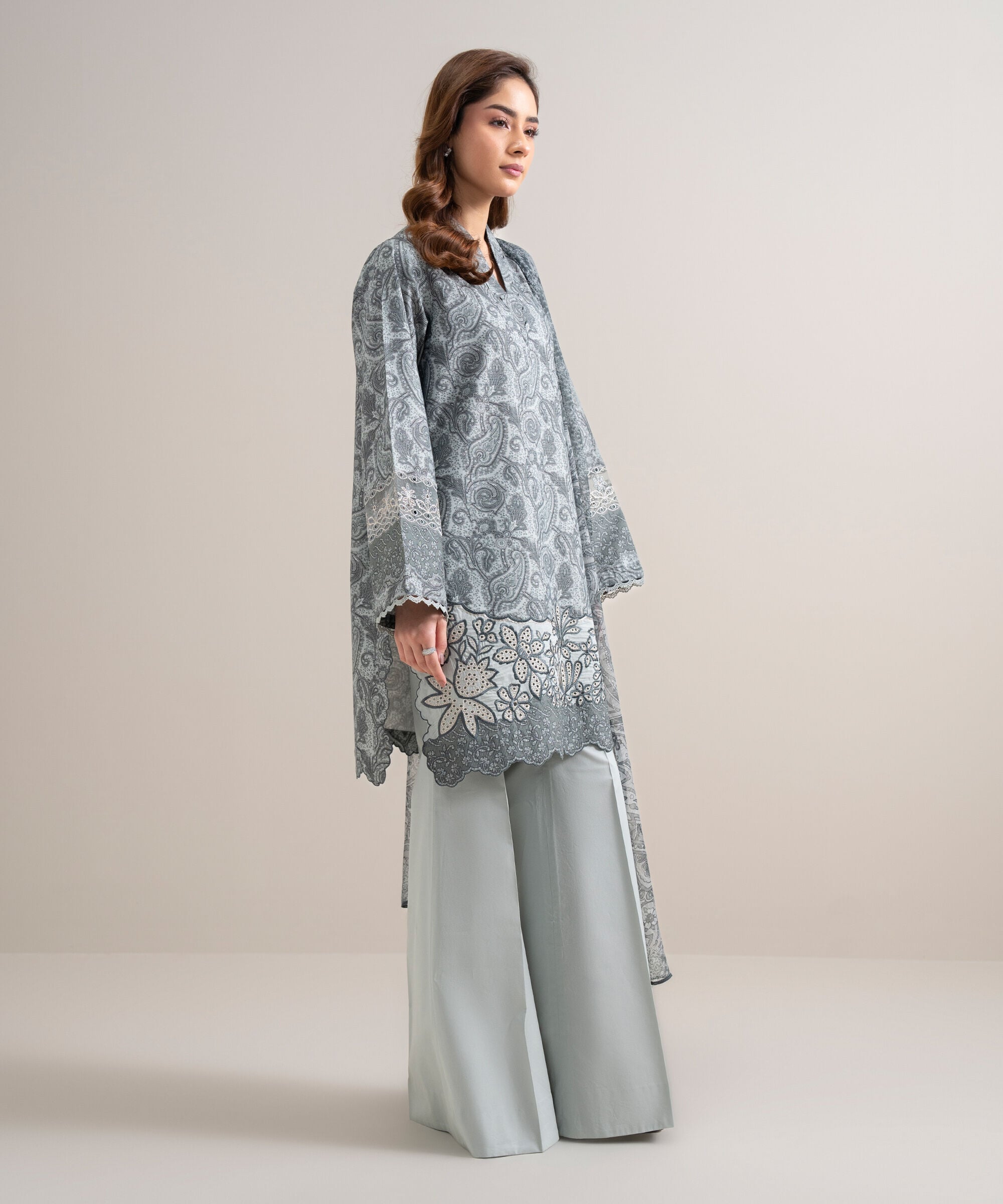 3 Piece - Embroidered Zari Lawn Suit