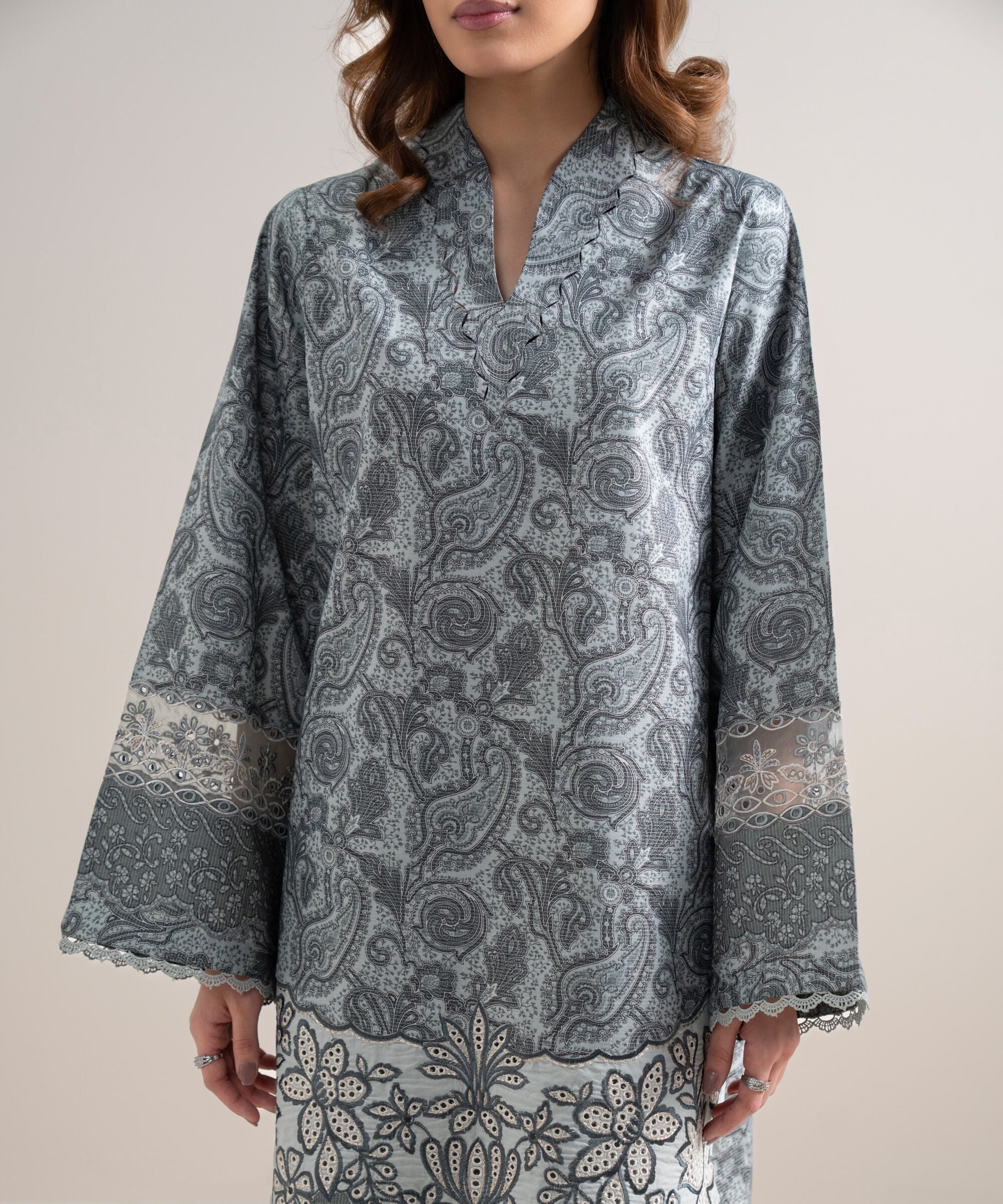 3 Piece - Embroidered Zari Lawn Suit