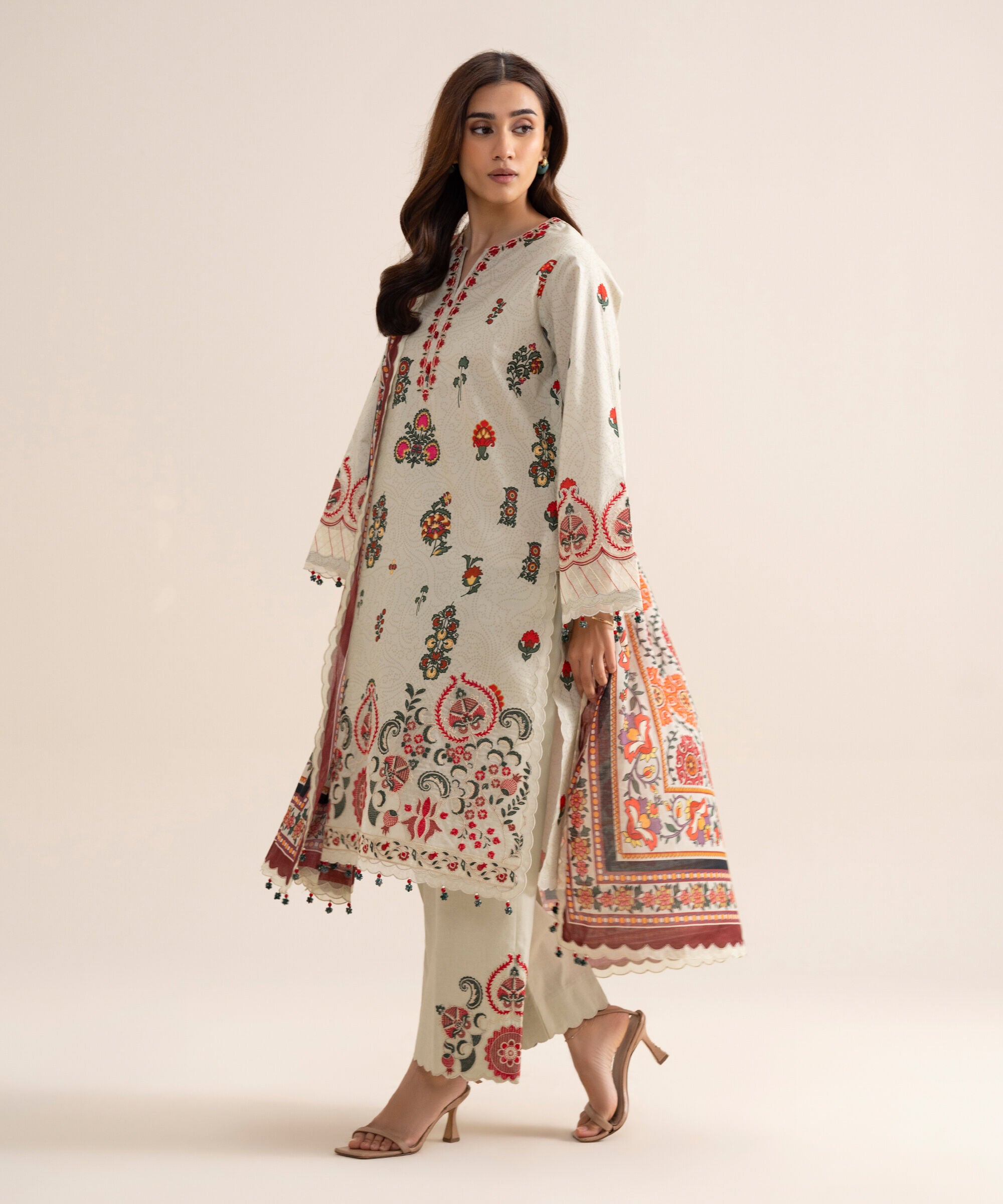 3 Piece - Embroidered Lawn Suit 3PESGS26V720