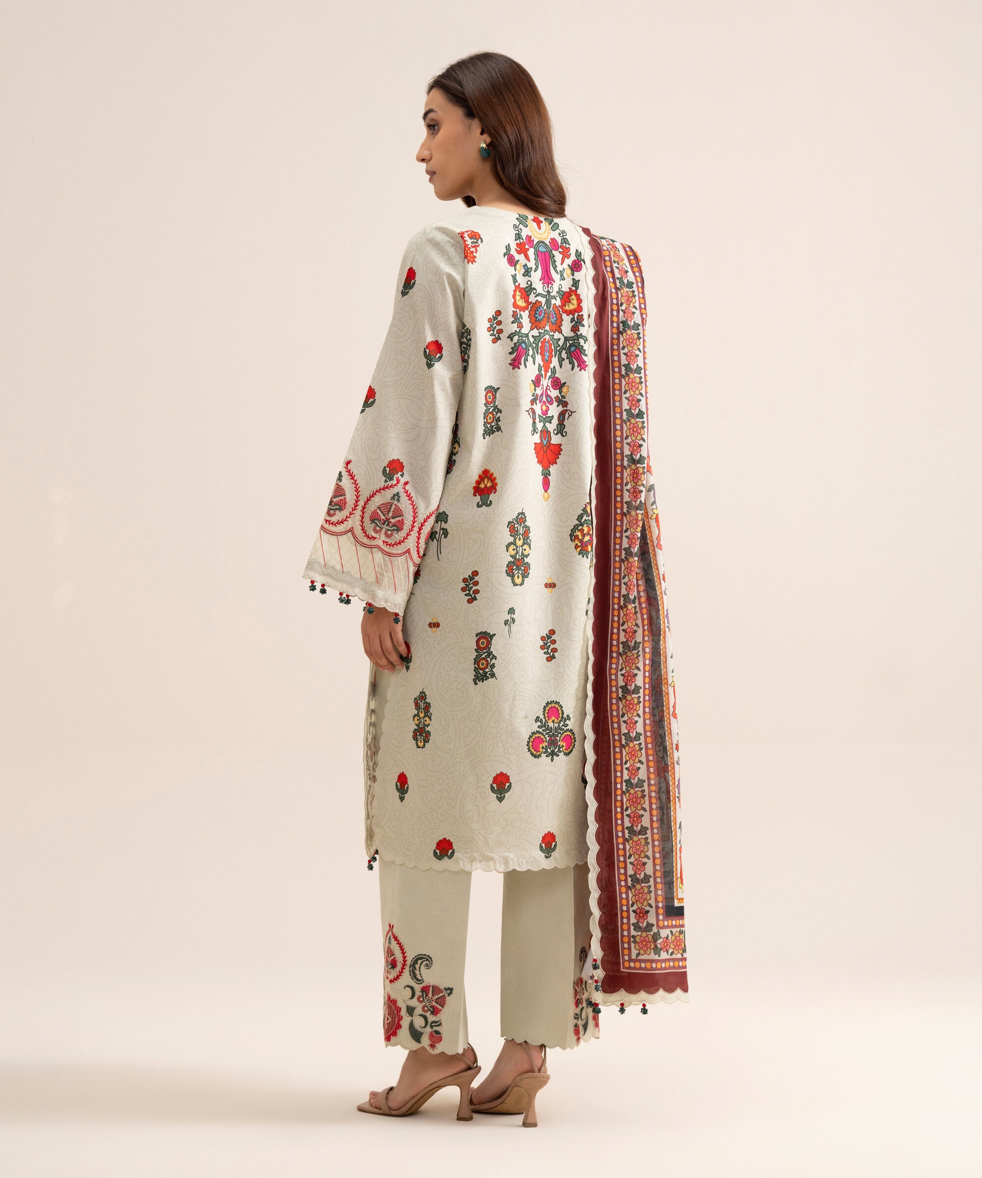 3 Piece - Embroidered Lawn Suit 3PESGS26V720