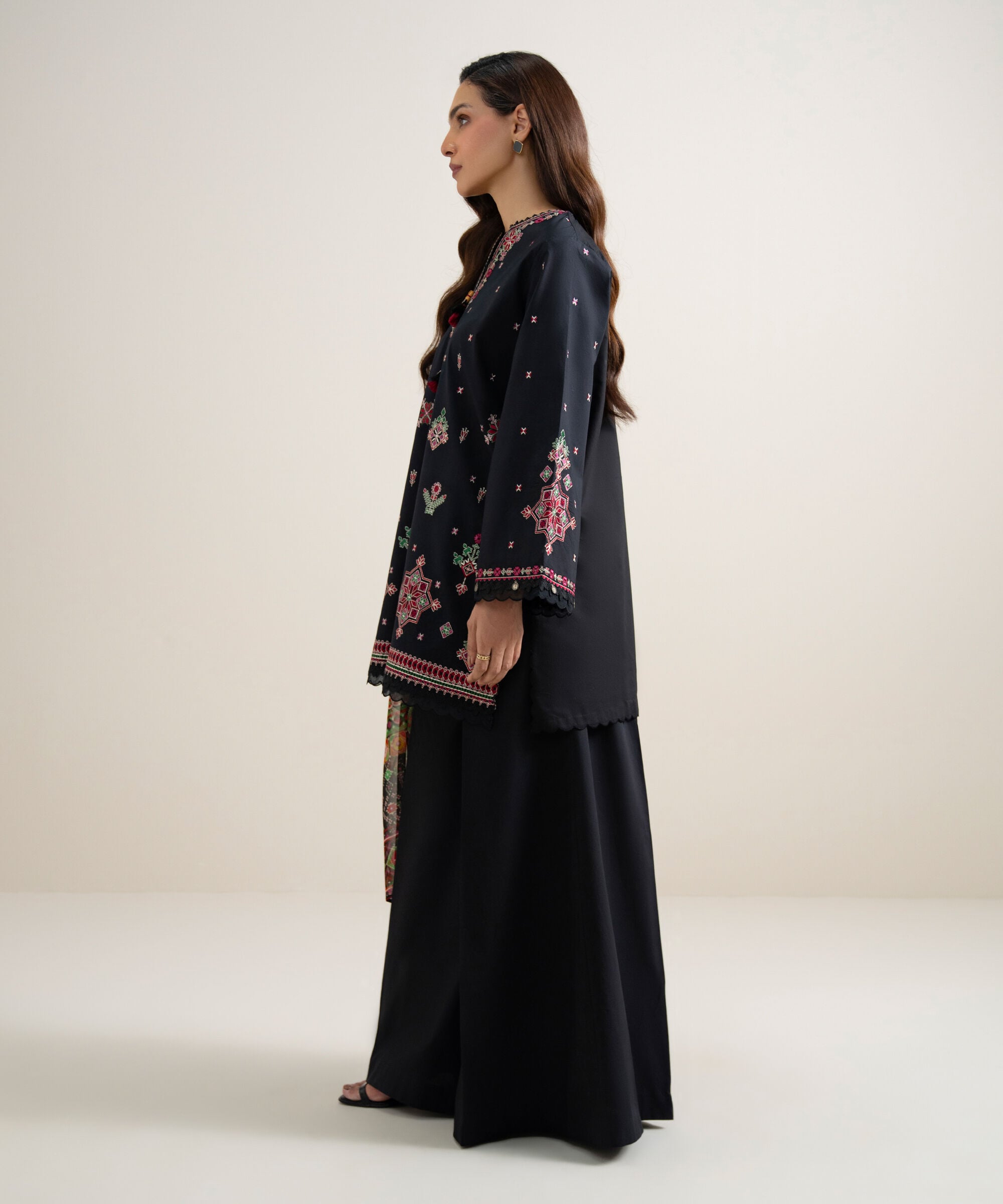 3 Piece - Embroidered Lawn Suit 3PESGS26V743