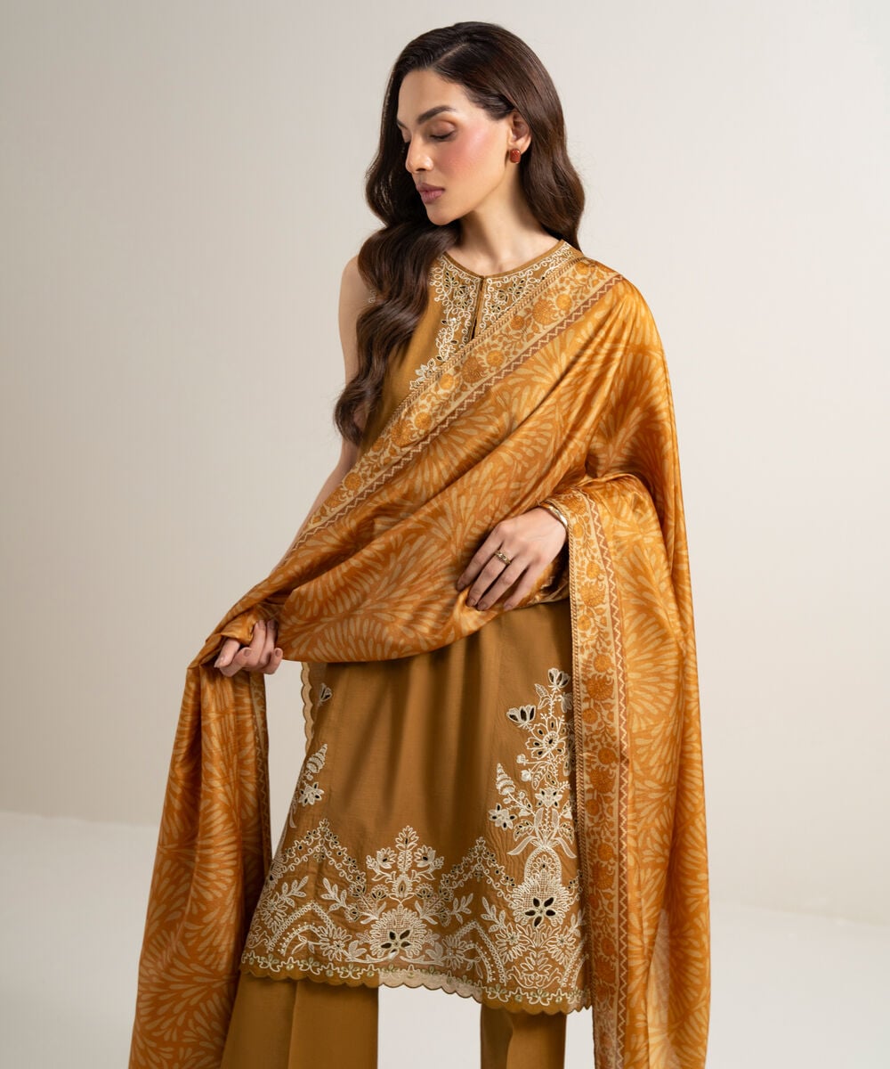 3 Piece - Embroidered Lawn Suit 3PESGS26V748