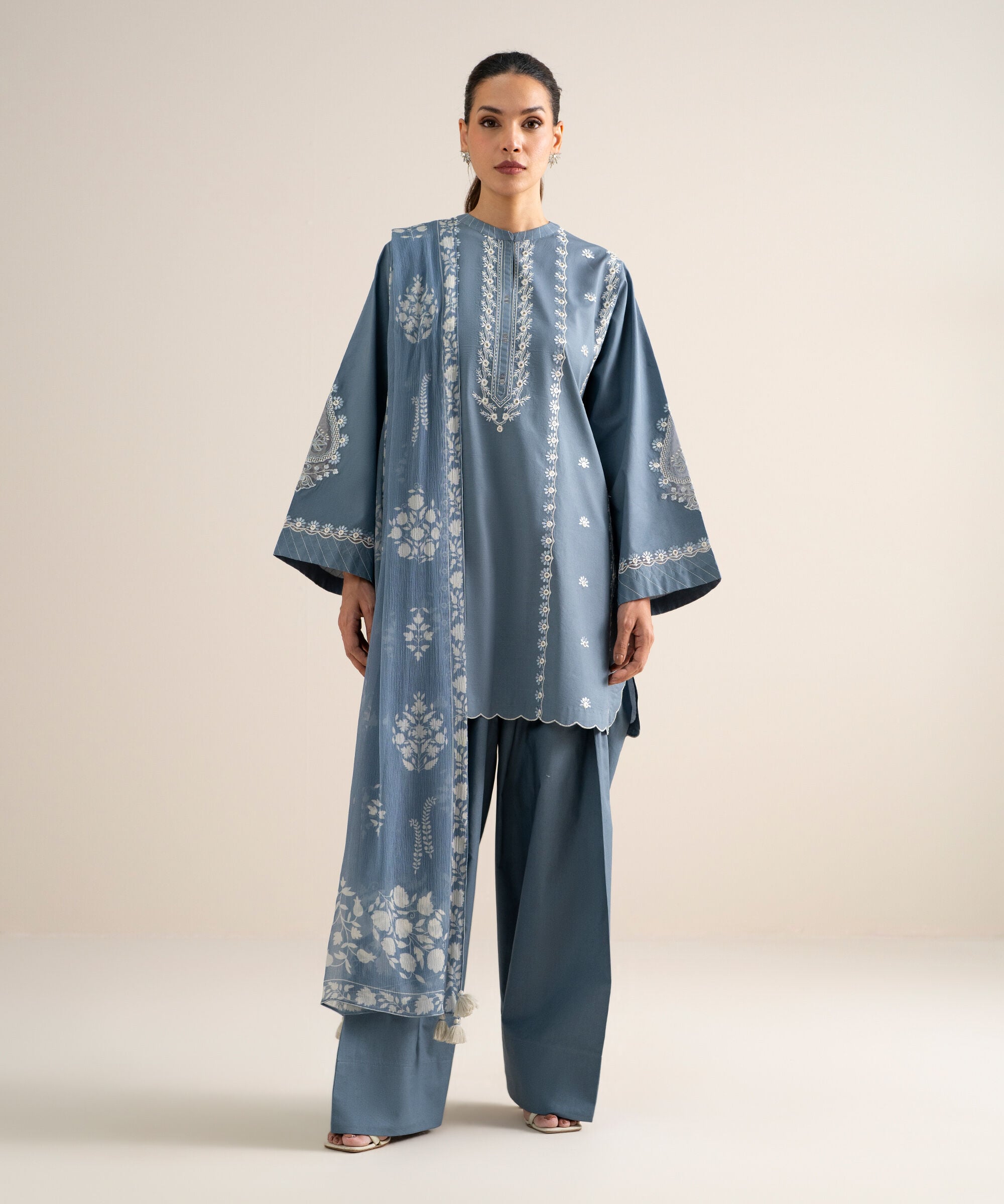 3 Piece - Embroidered Lawn Suit 3PESGS26V750