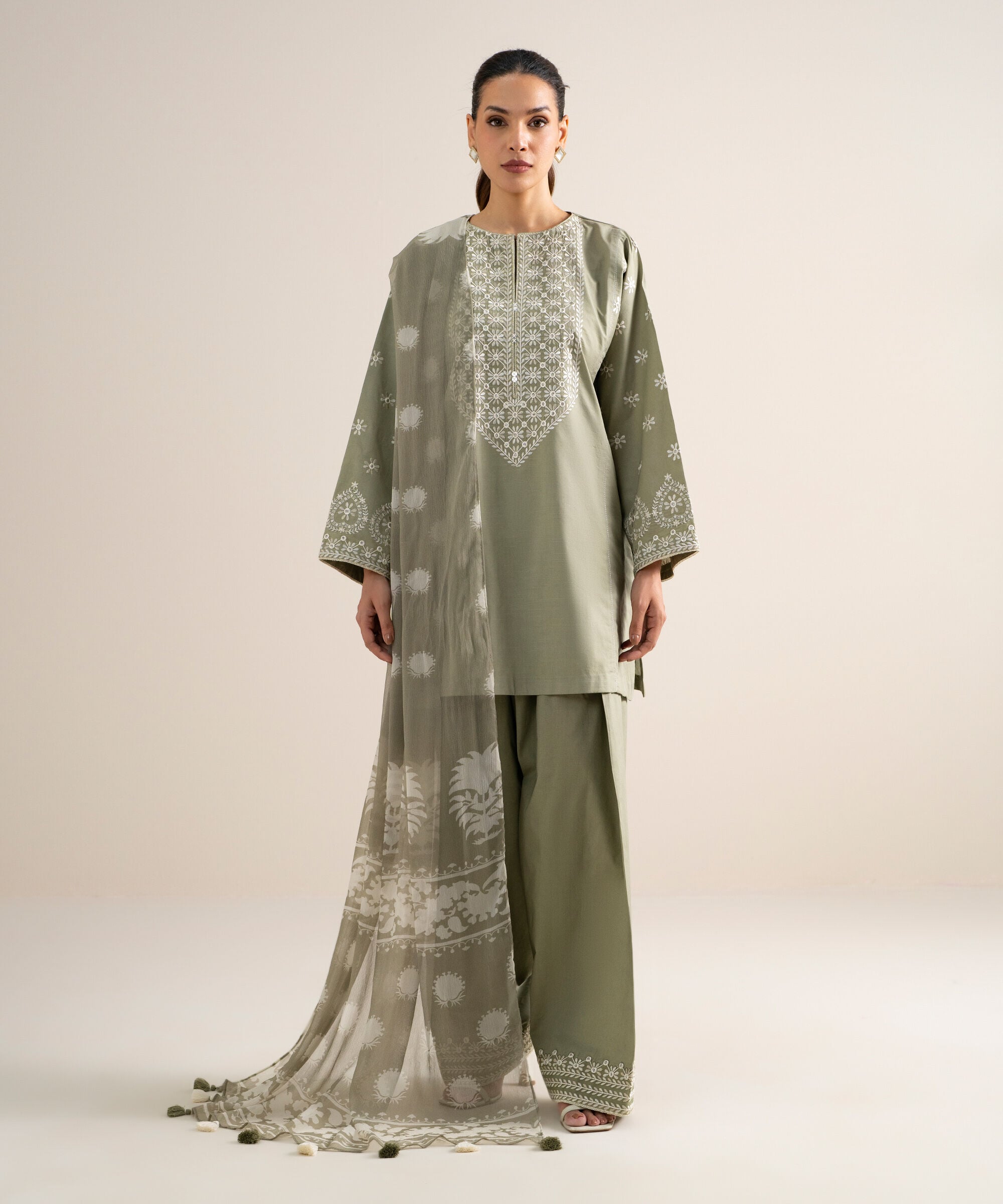 3 Piece - Embroidered Lawn Suit 3PESGS26V751