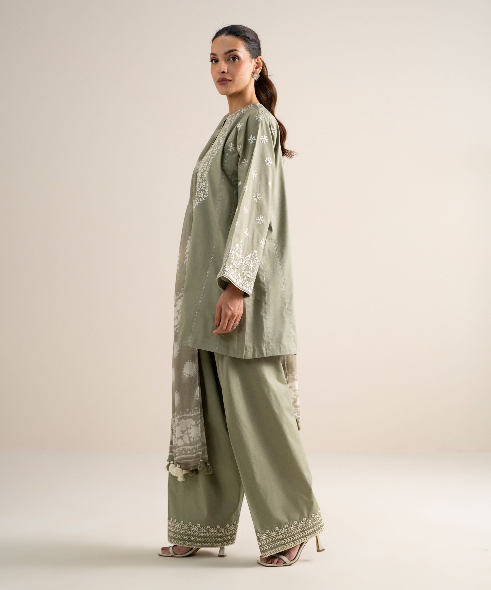 3 Piece - Embroidered Lawn Suit 3PESGS26V751