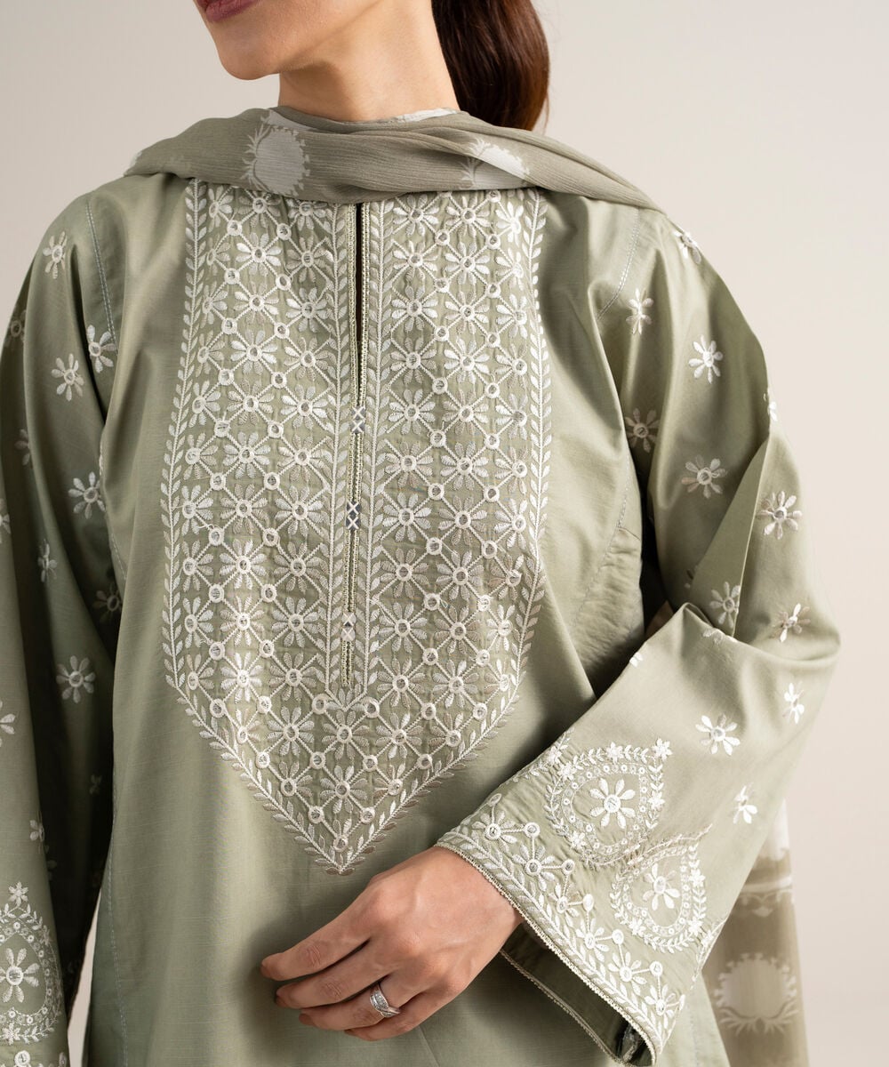 3 Piece - Embroidered Lawn Suit 3PESGS26V751