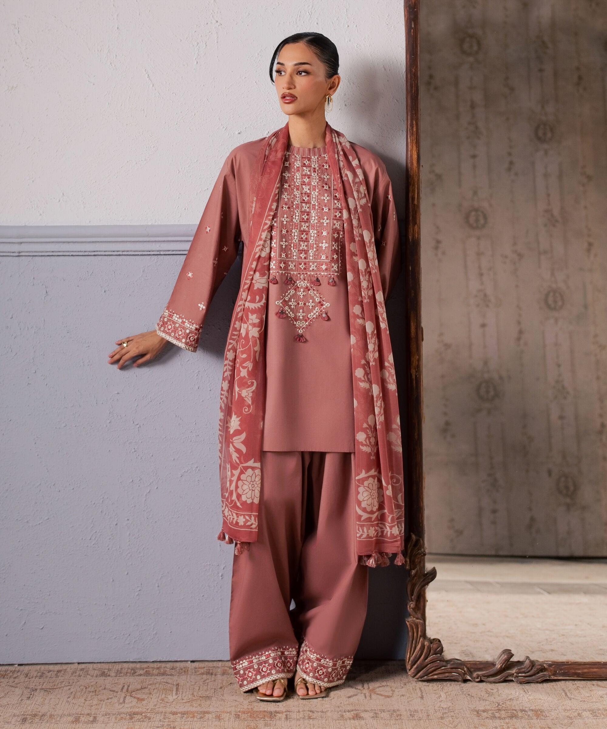 3 Piece - Embroidered Lawn Suit 3PESGS26V752