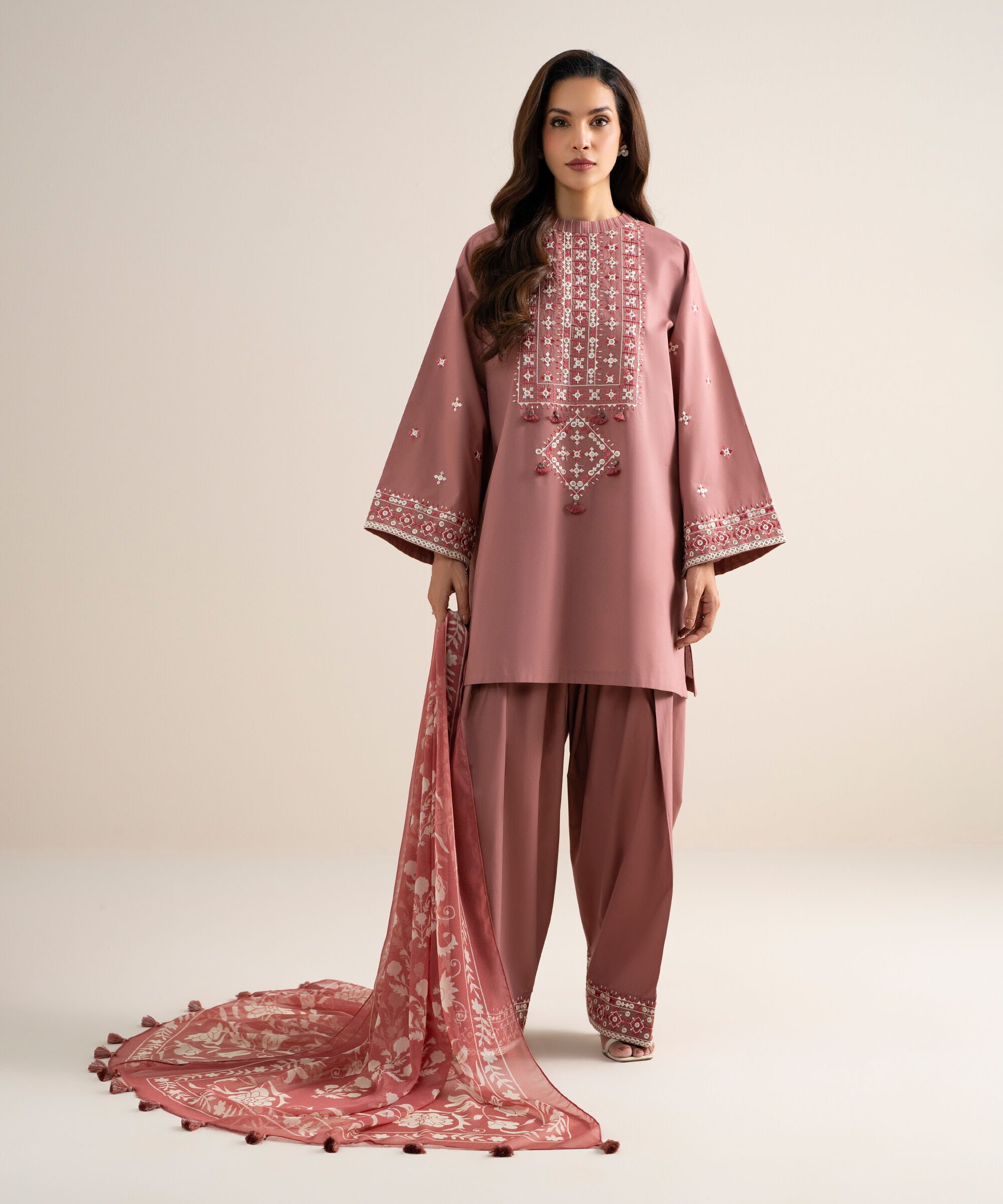 3 Piece - Embroidered Lawn Suit 3PESGS26V752