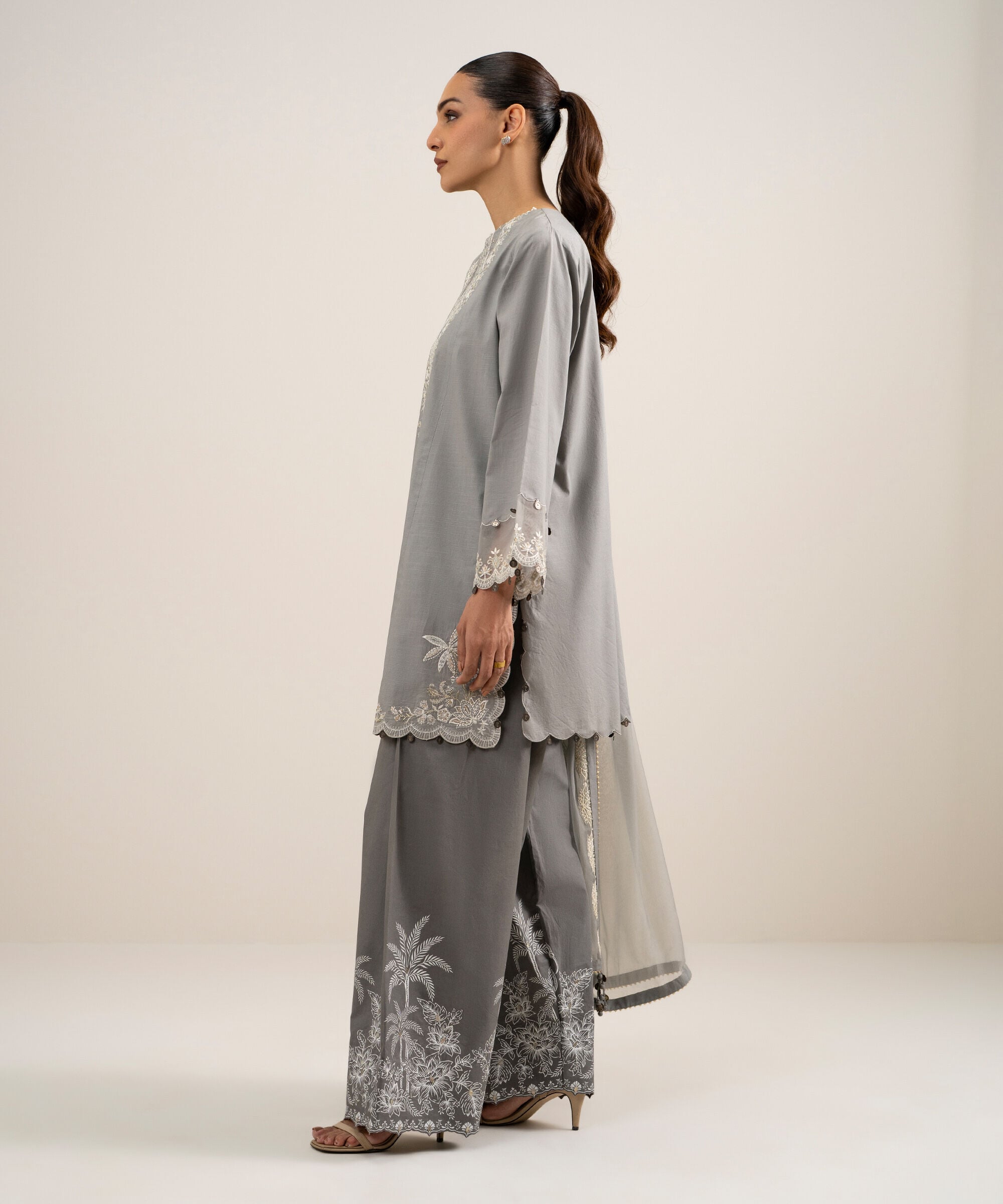 3 Piece - Embroidered Lawn Suit 3PESGS26V755